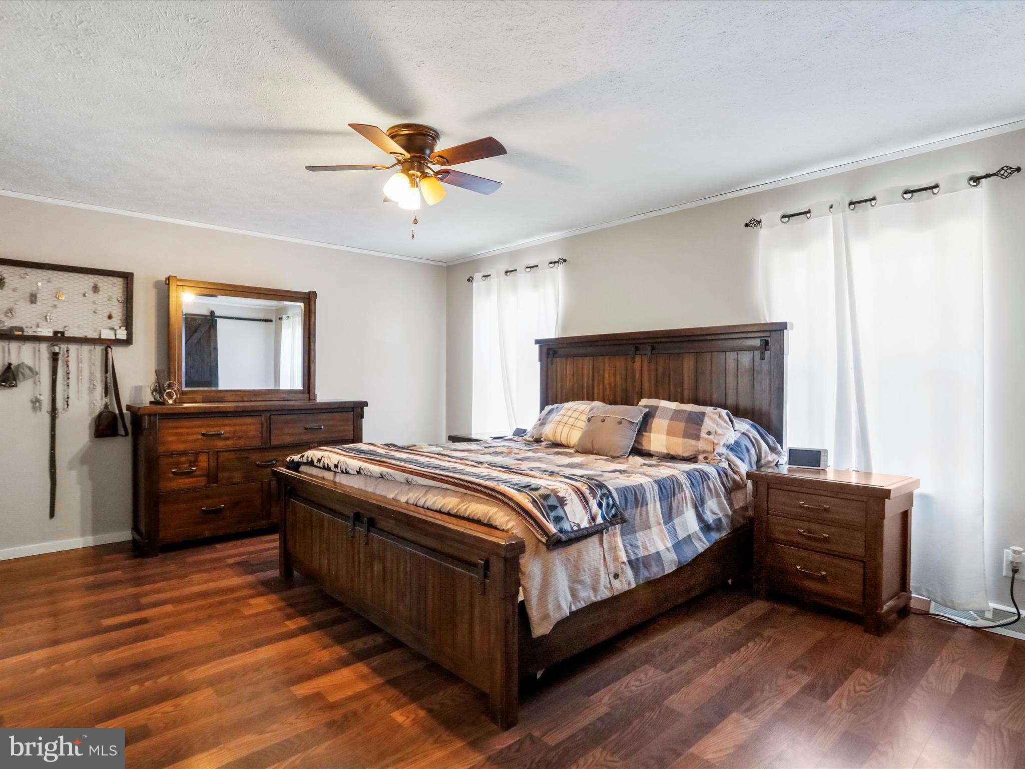 PINEPOINTE - Residential