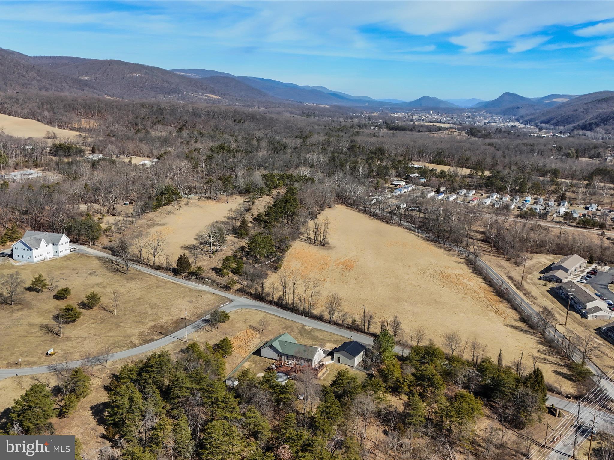 PINEPOINTE - Residential