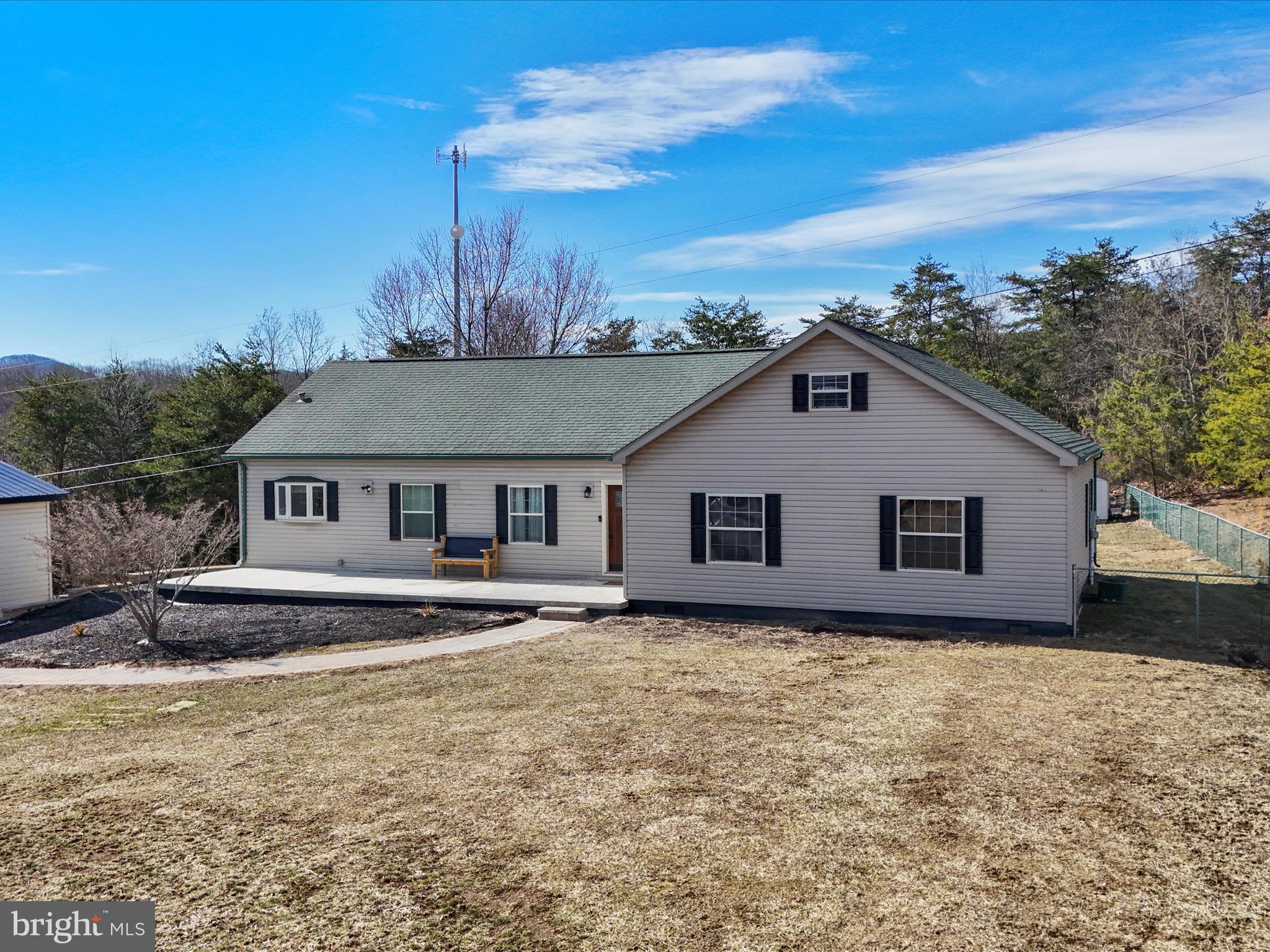 PINEPOINTE - Residential