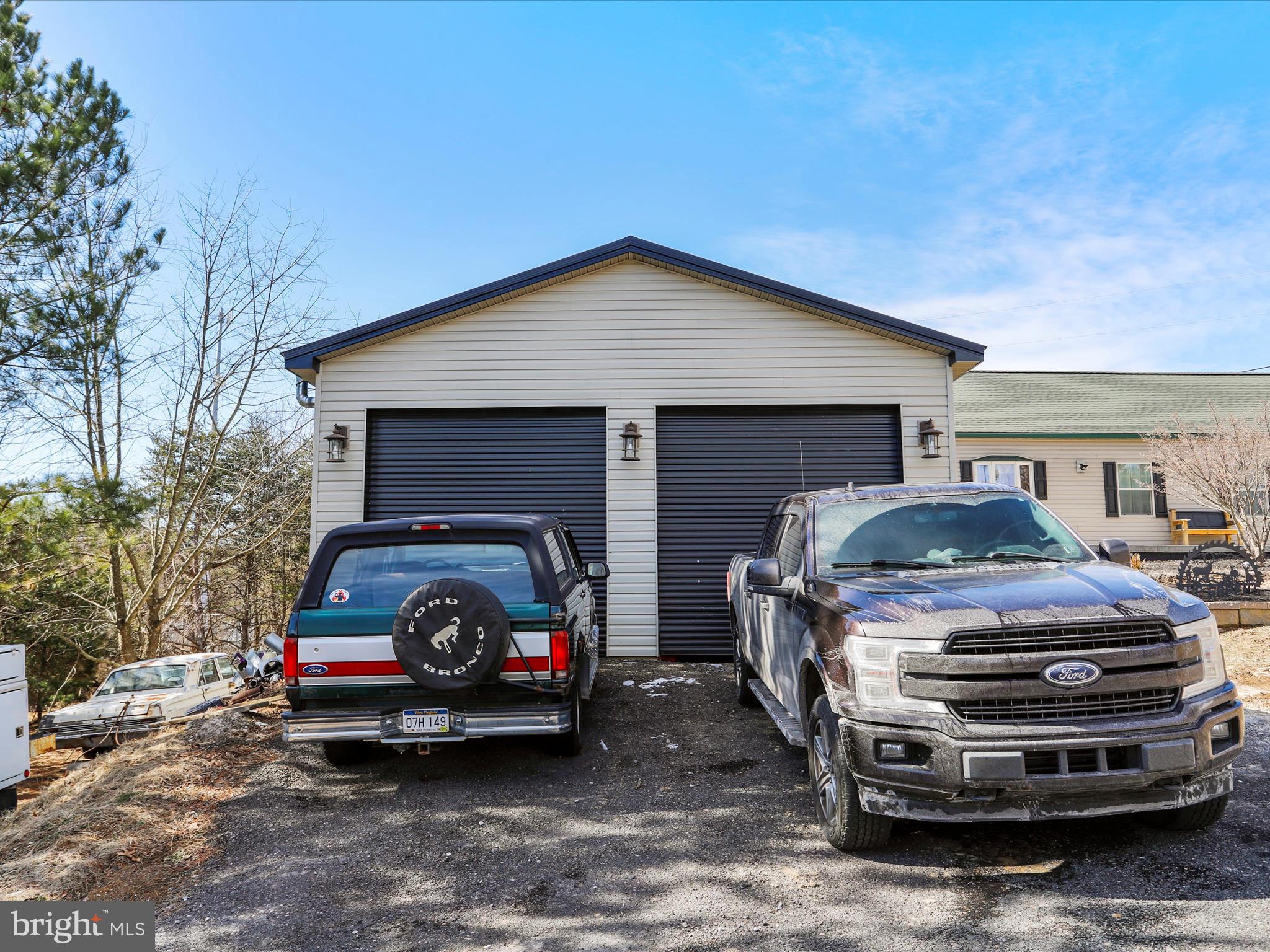 PINEPOINTE - Residential