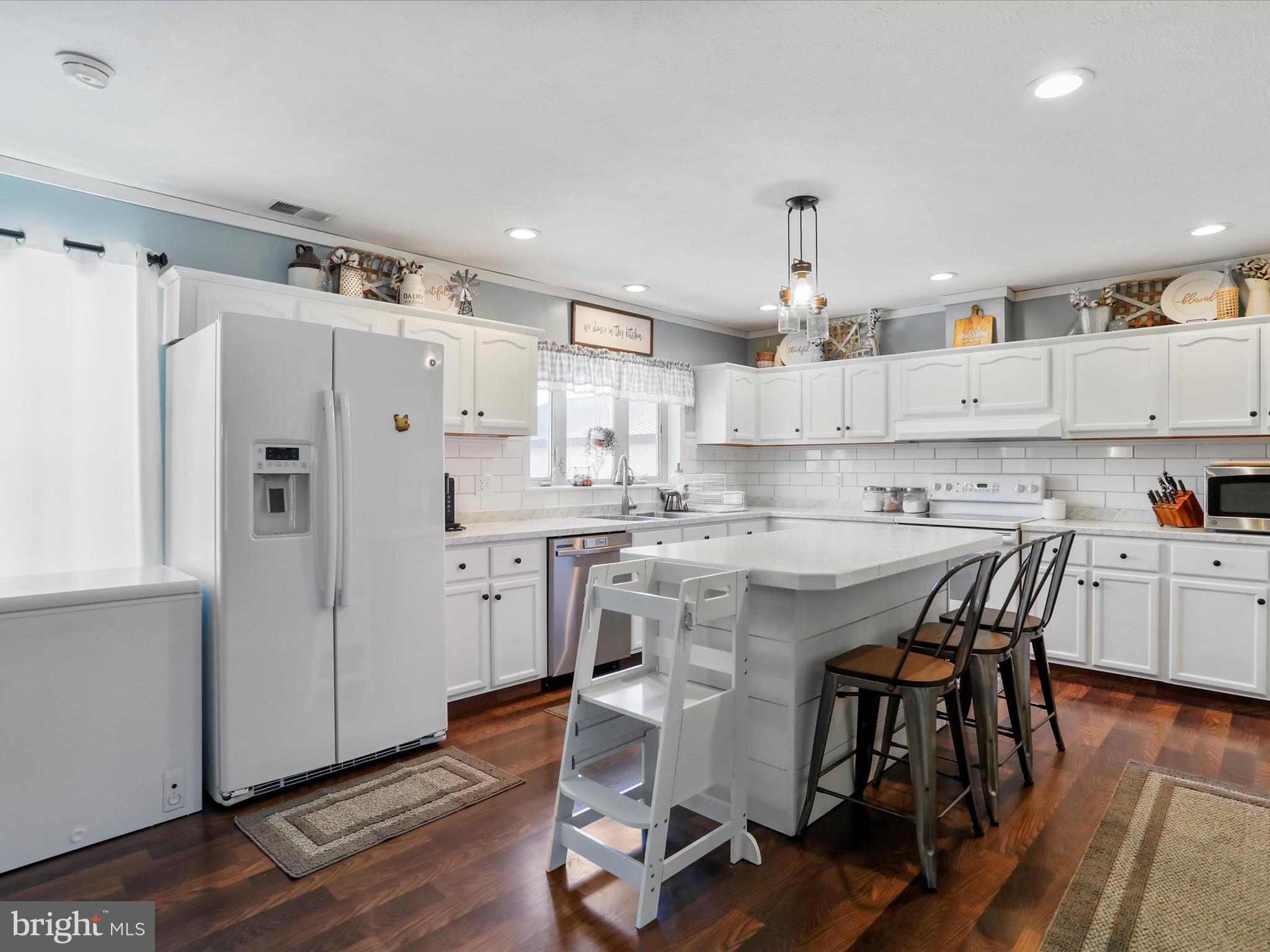 PINEPOINTE - Residential