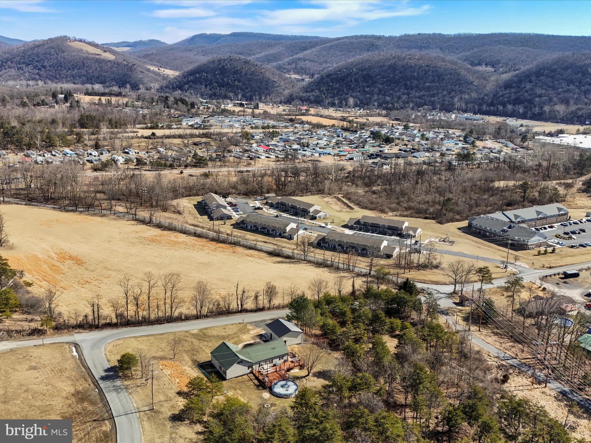 PINEPOINTE - Residential