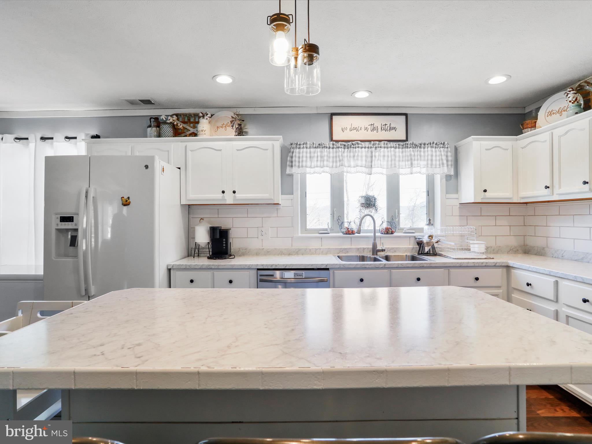 PINEPOINTE - Residential