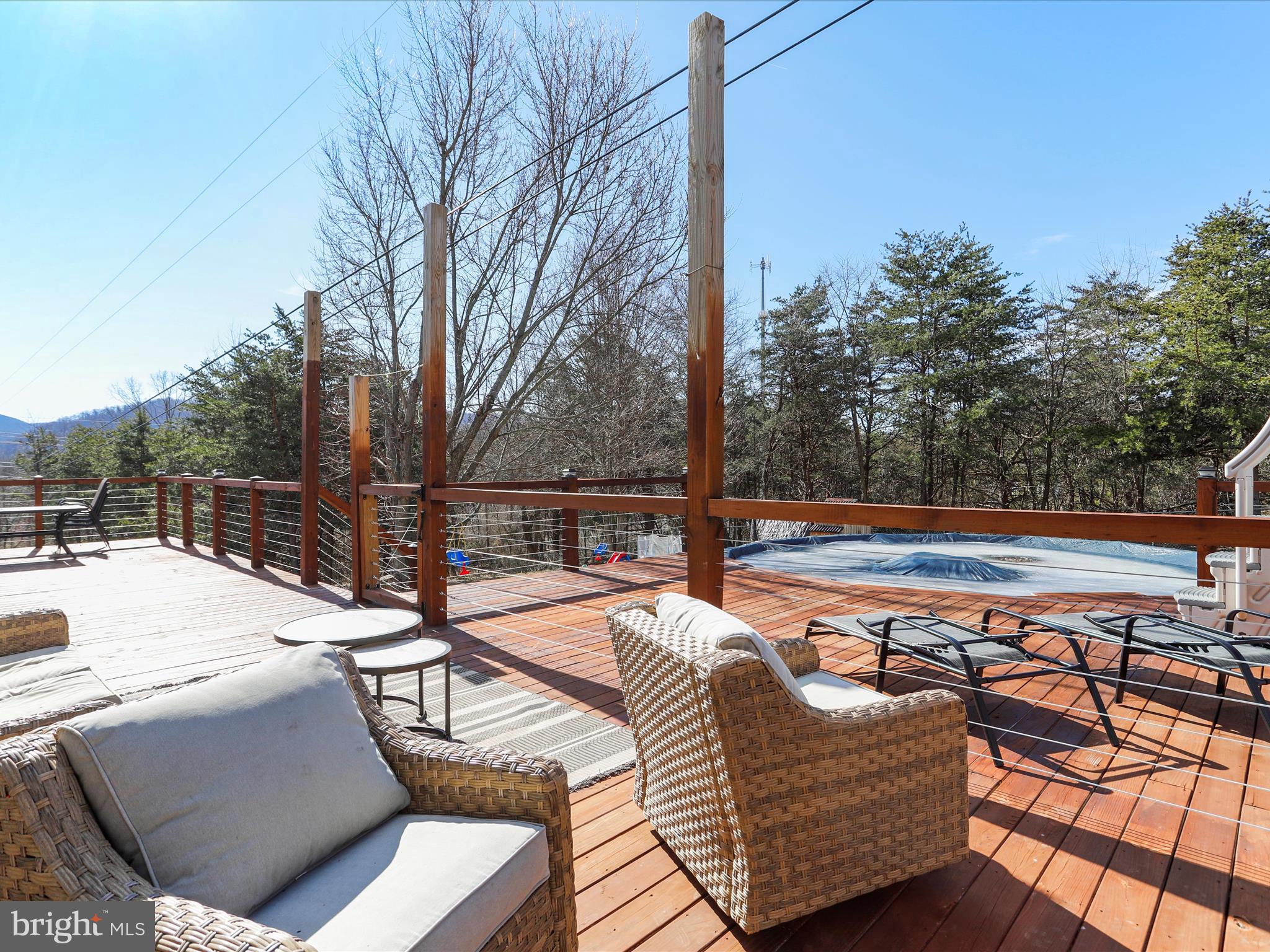 PINEPOINTE - Residential