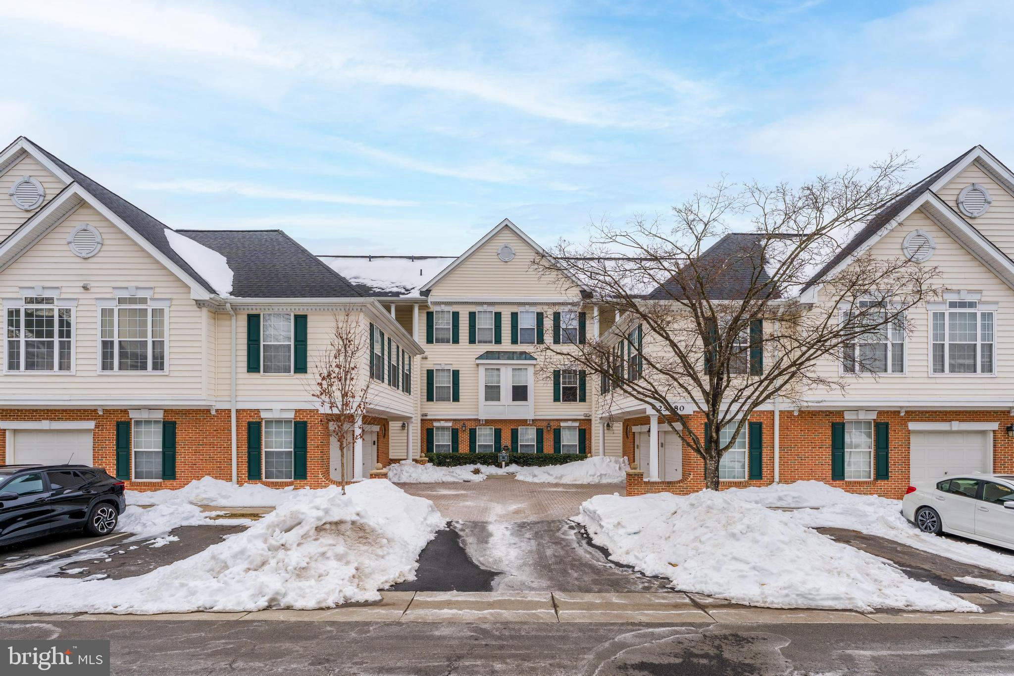 25280 LAKE SHORE SQUARE 102