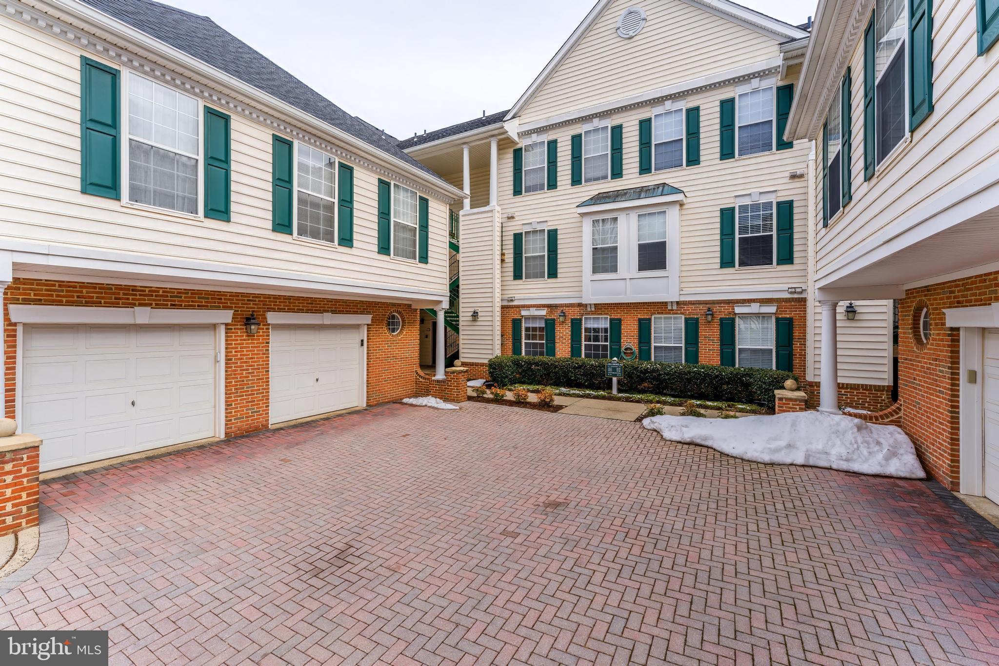 SOUTH RIDING - Residential