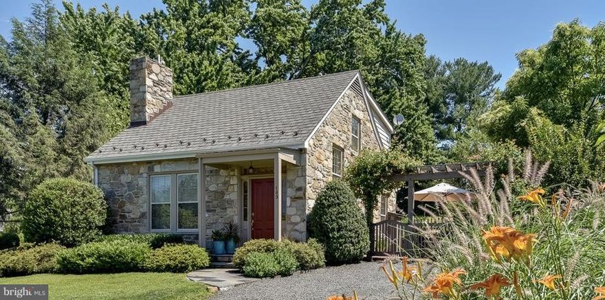 Gorgeous stone W. J. Hanback home in Old Town Warrenton.  3 levels, 3 - 4 BR, 2 full BH, w/room for 1 more.  The finest materials used in updating the home. This home is great for those who appreciate convenience and being able to walk to Main Street or the Greenway trail, who enjoy having a large landscaped fenced yard in town and who like the appeal of a large wrap around patio and pergola.