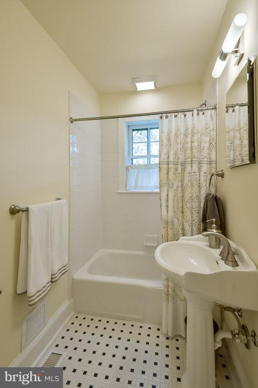 LEE HEIGHTS SUBD - Residential