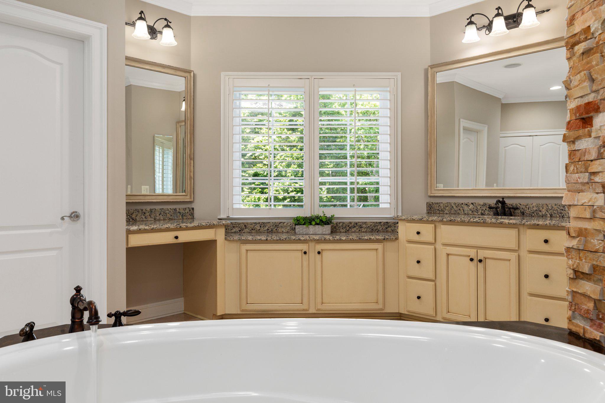 LANSDOWNE ON THE POTOMAC - Residential