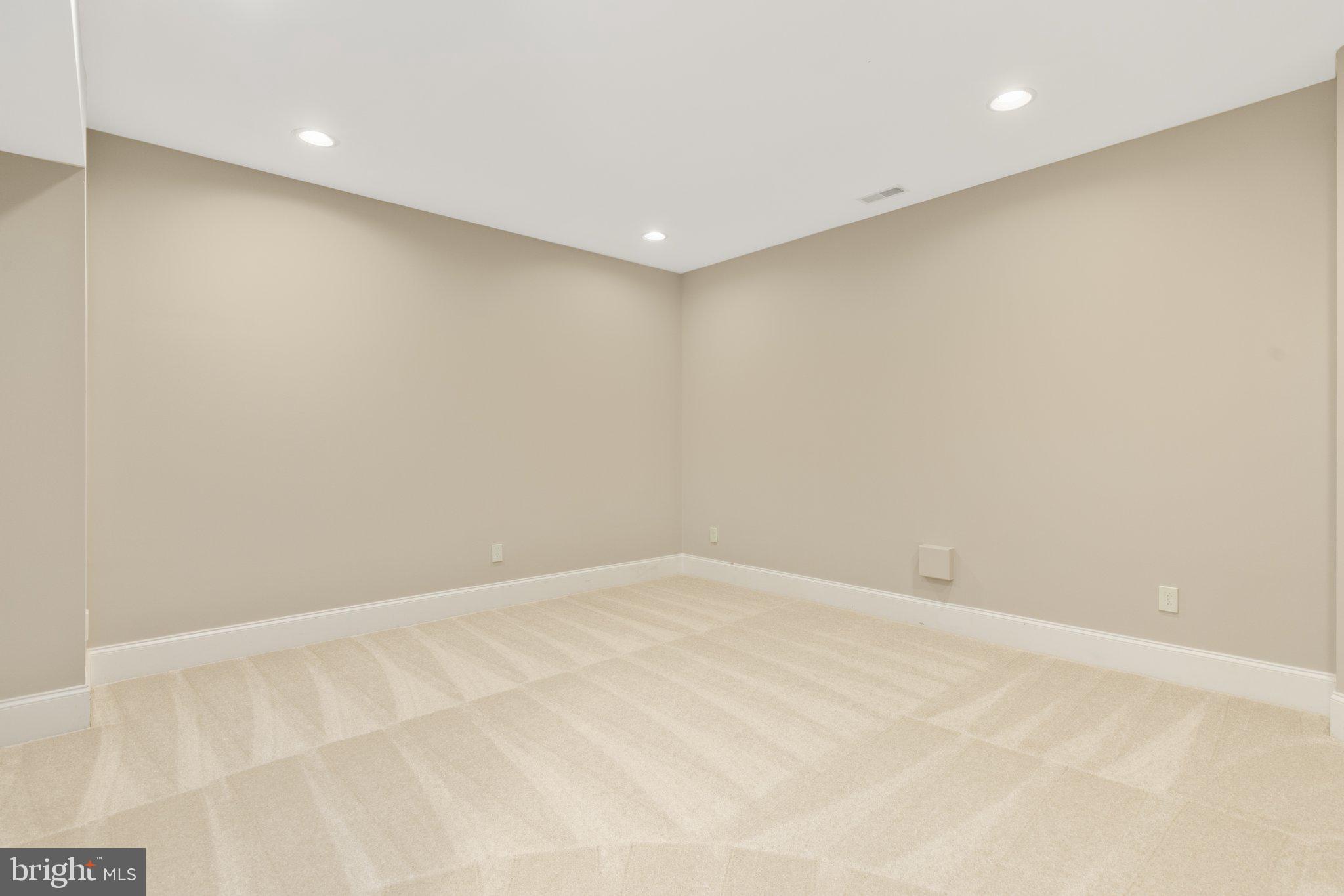 LANSDOWNE ON THE POTOMAC - Residential