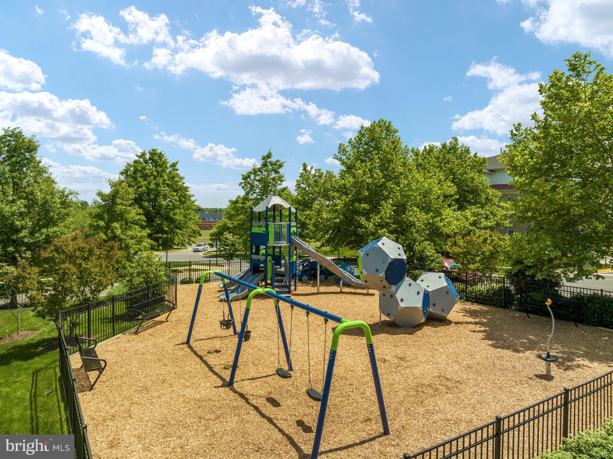 LANSDOWNE ON THE POTOMAC - Residential