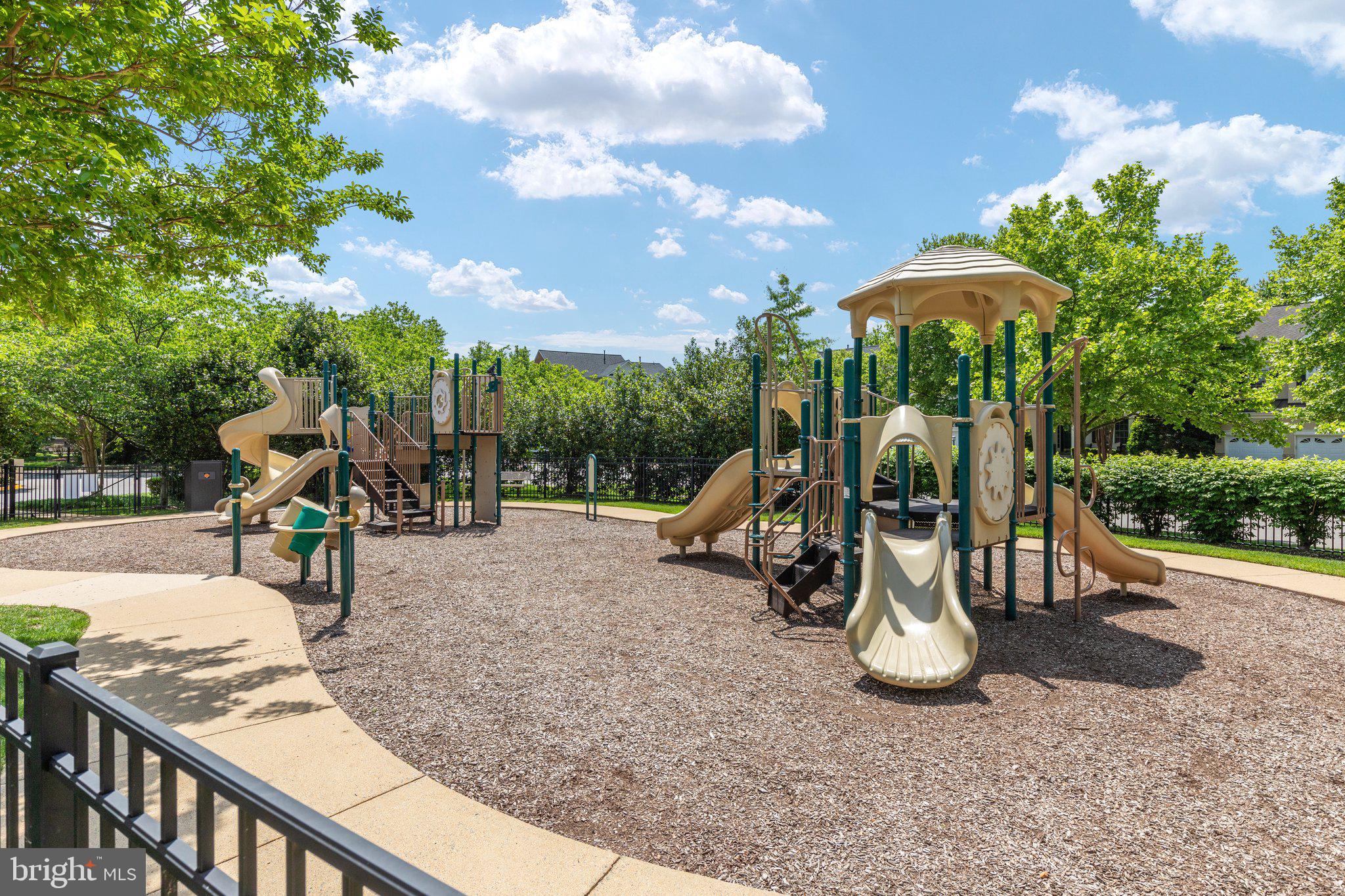 LANSDOWNE ON THE POTOMAC - Residential