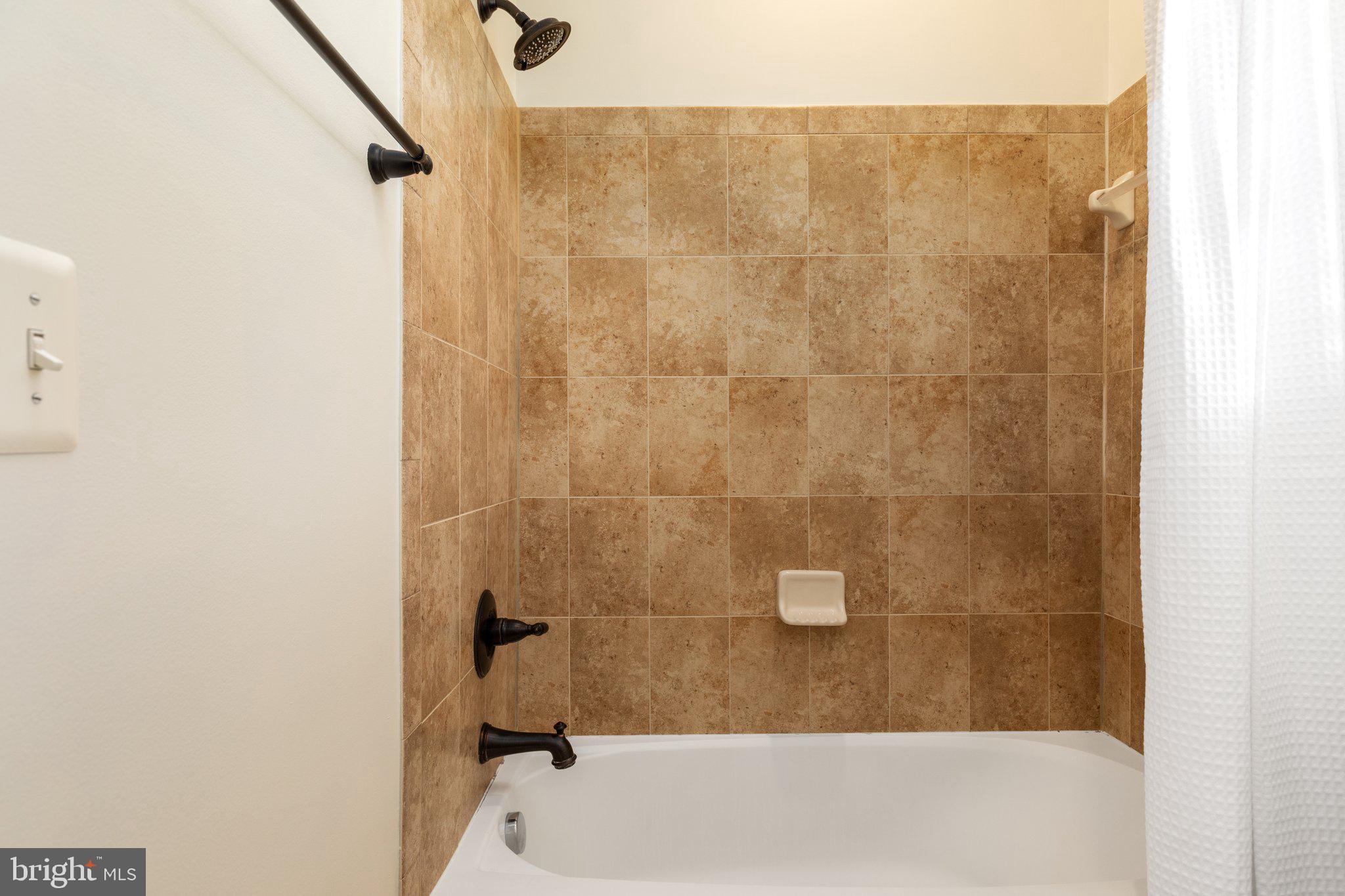 LANSDOWNE ON THE POTOMAC - Residential