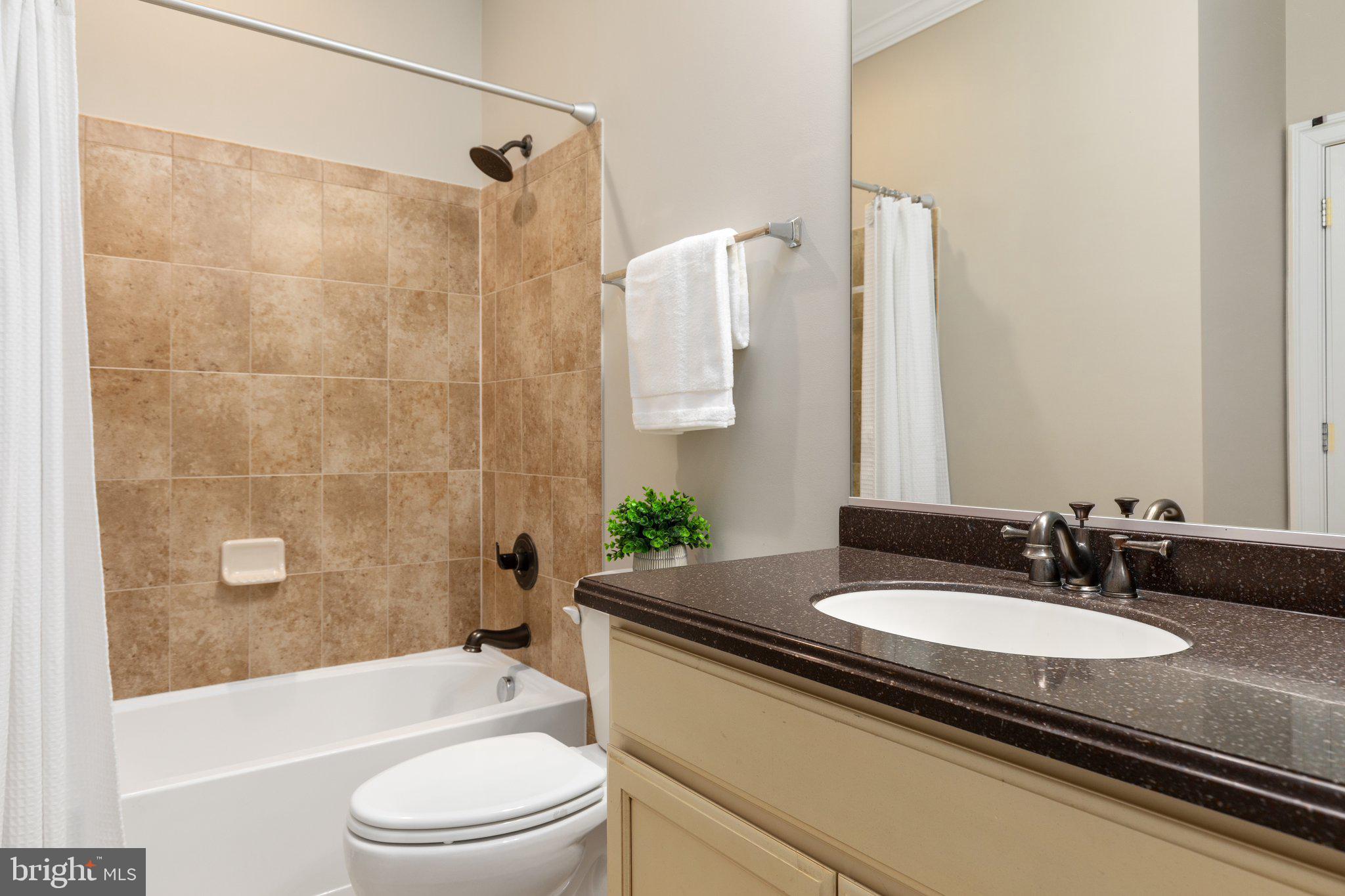 LANSDOWNE ON THE POTOMAC - Residential