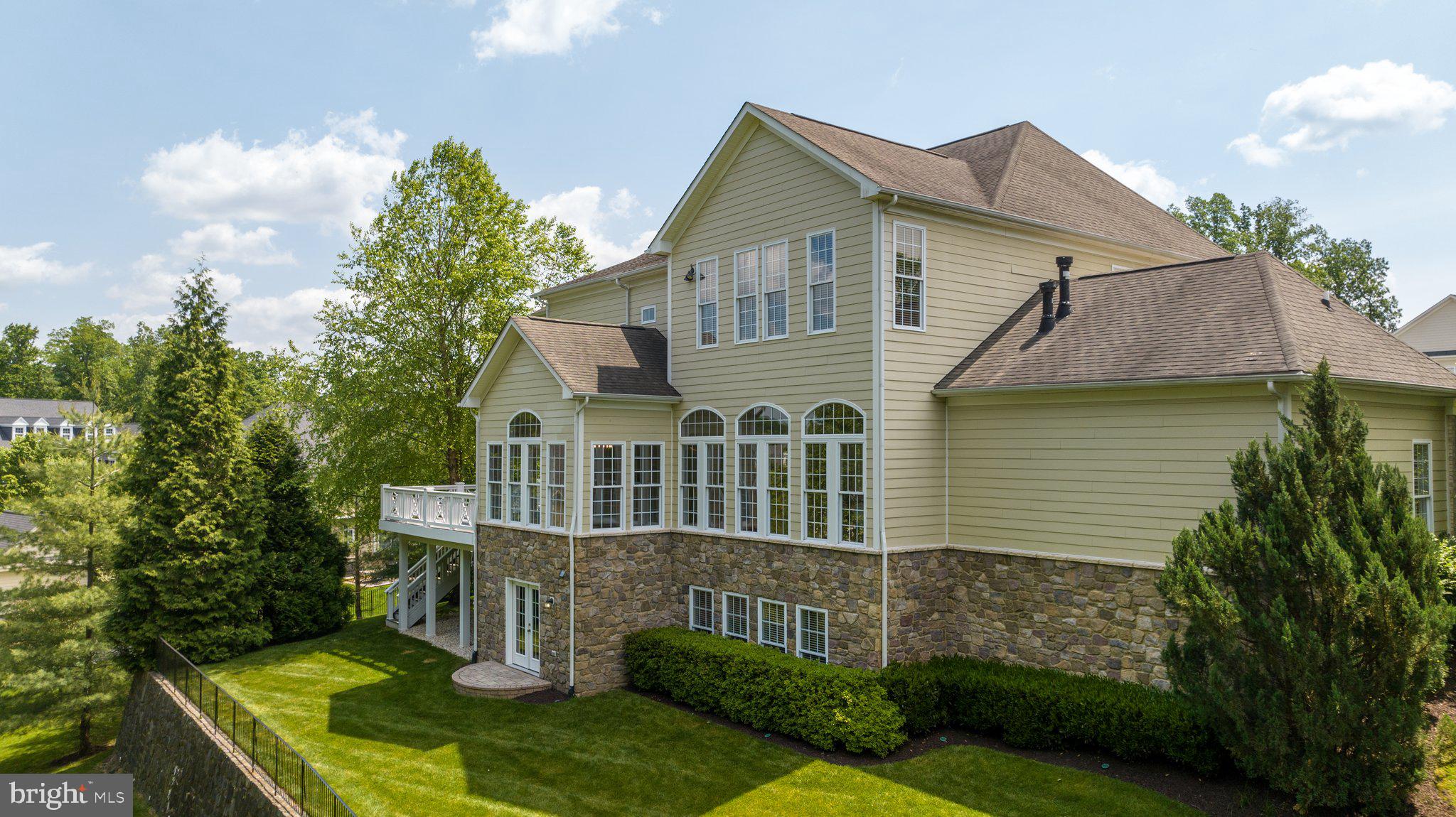 LANSDOWNE ON THE POTOMAC - Residential