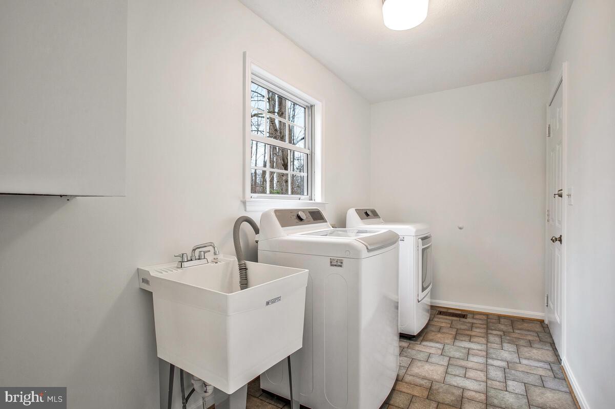 WOODMORE MEADOWS - Residential