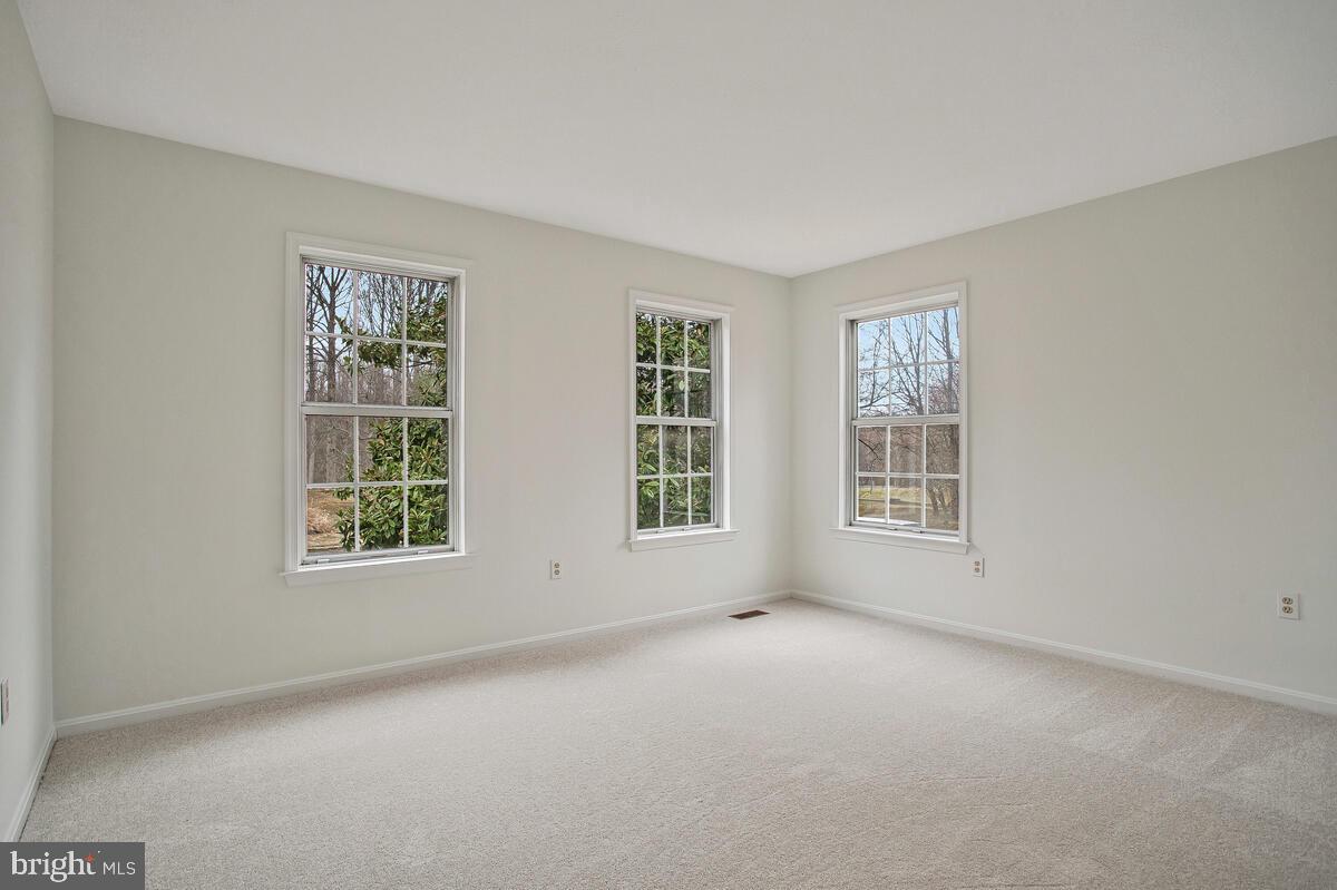 WOODMORE MEADOWS - Residential