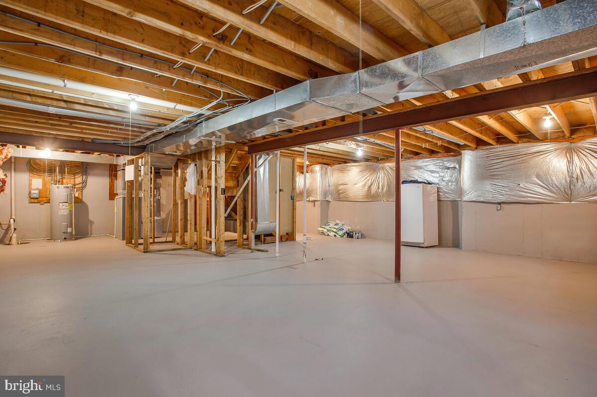 WOODMORE MEADOWS - Residential