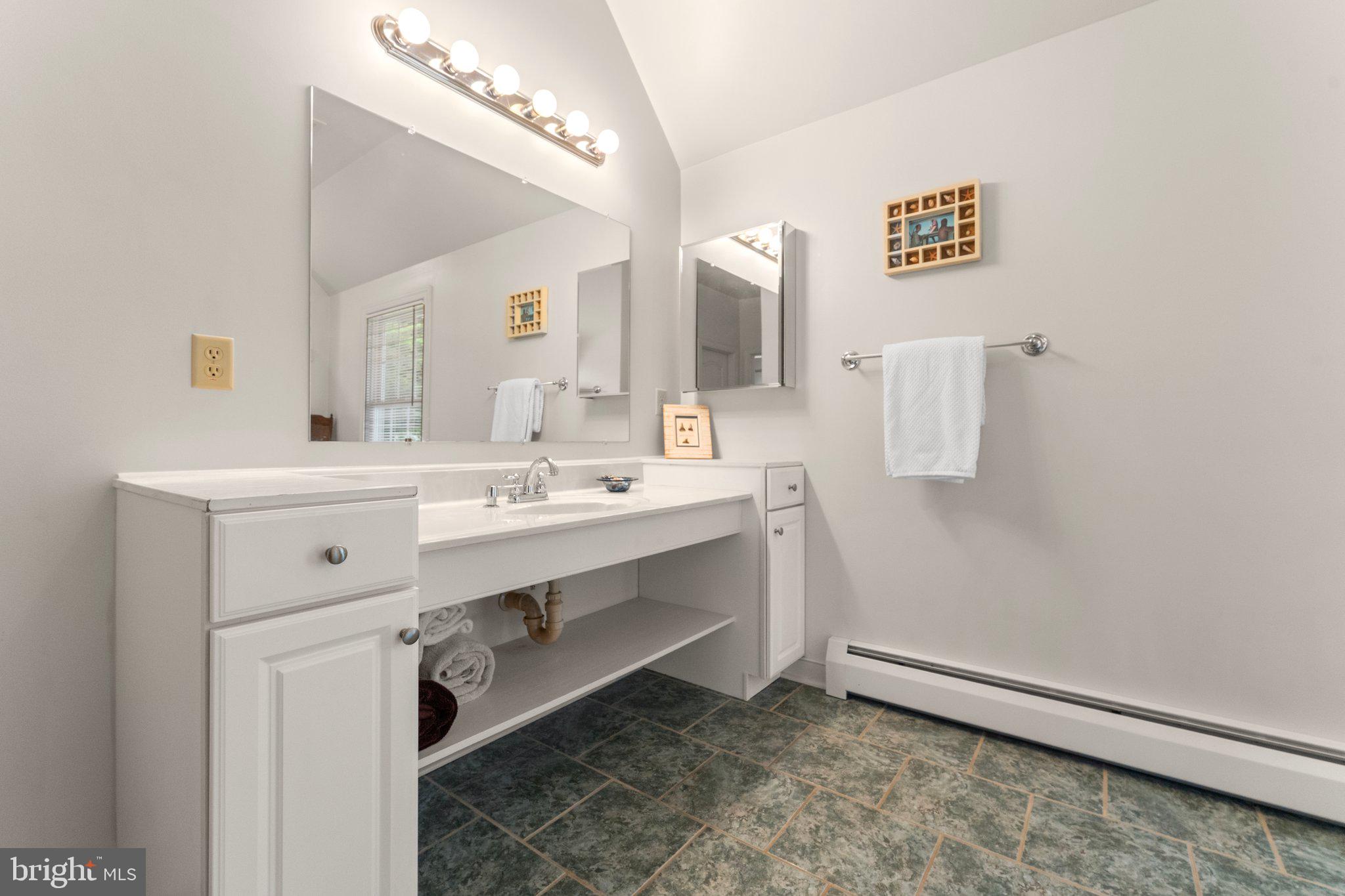 EDGEWATER - Residential