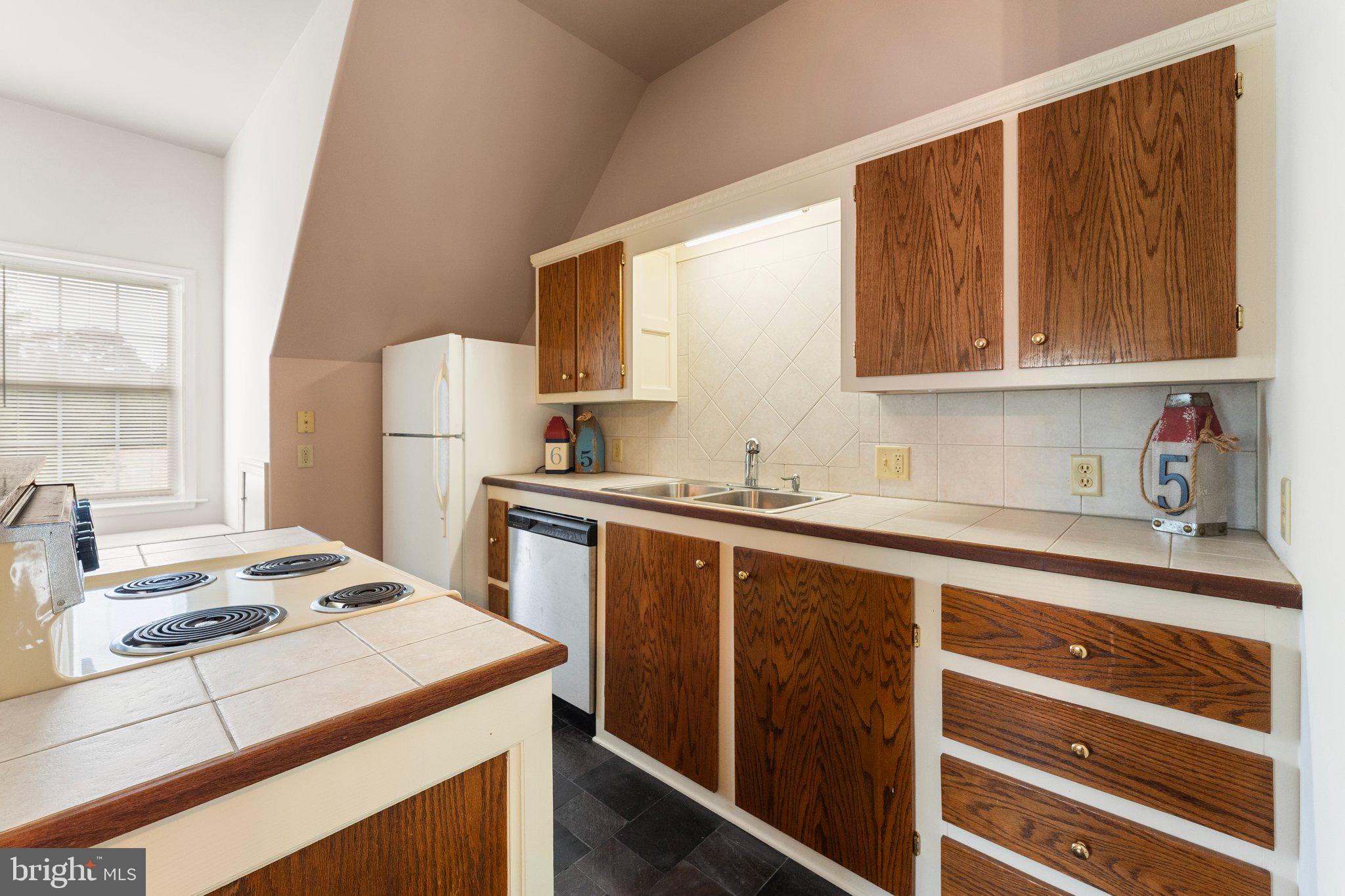 EDGEWATER - Residential