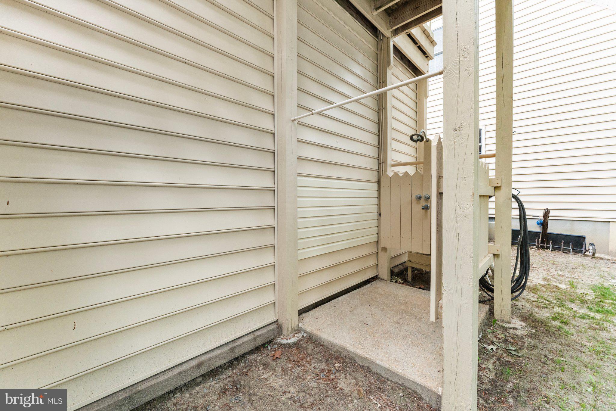 EDGEWATER - Residential