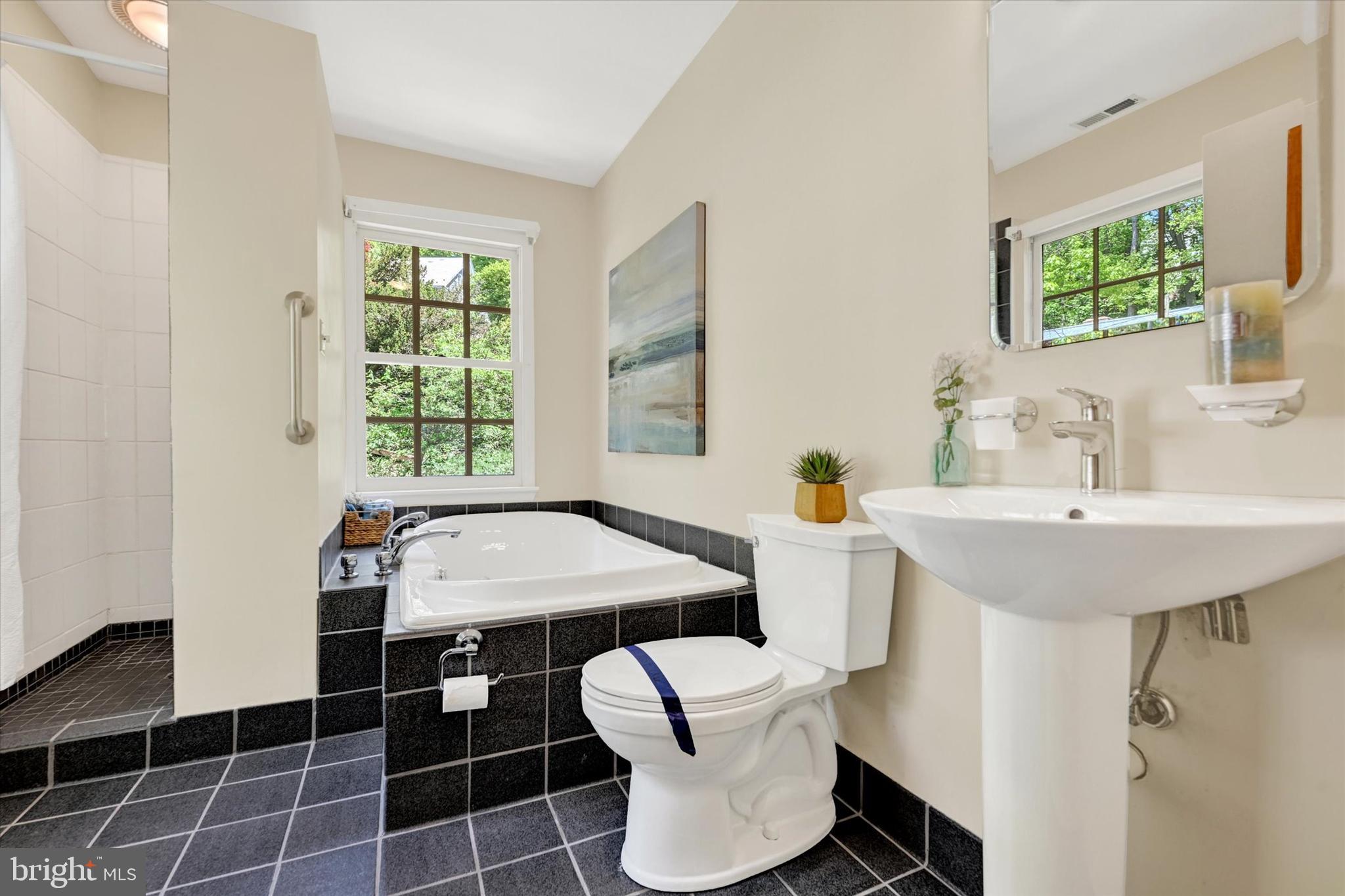 ROLAND PARK - Residential