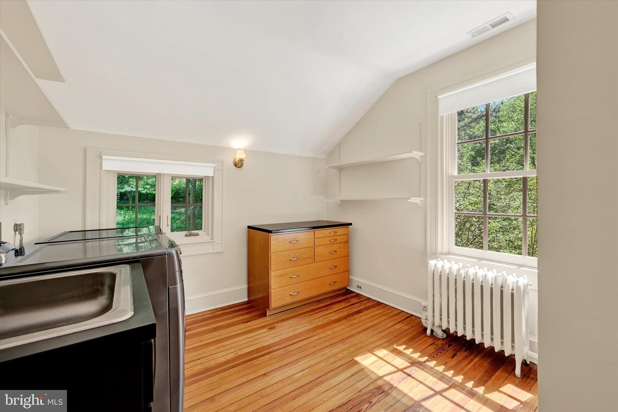 ROLAND PARK - Residential