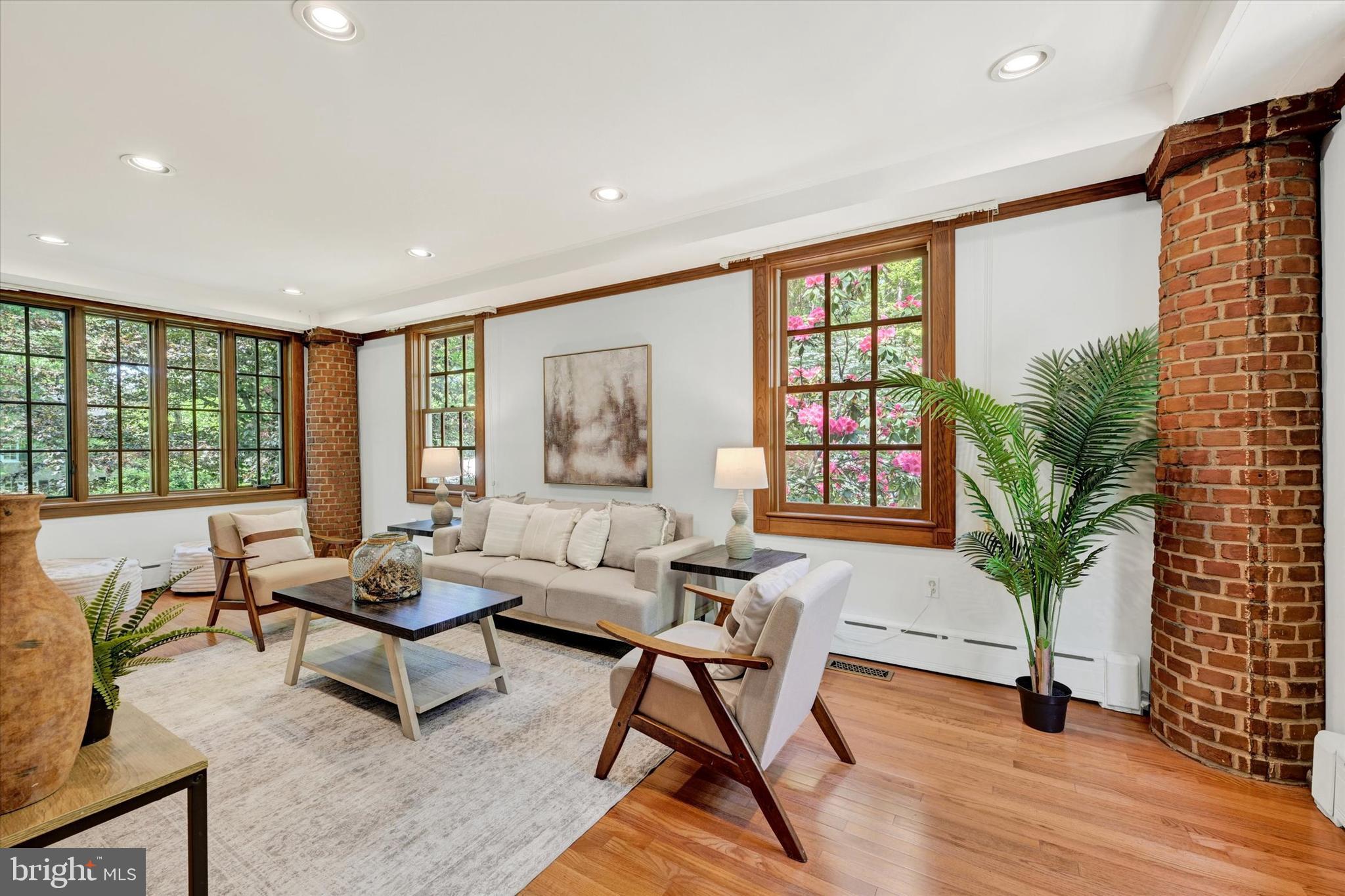 ROLAND PARK - Residential