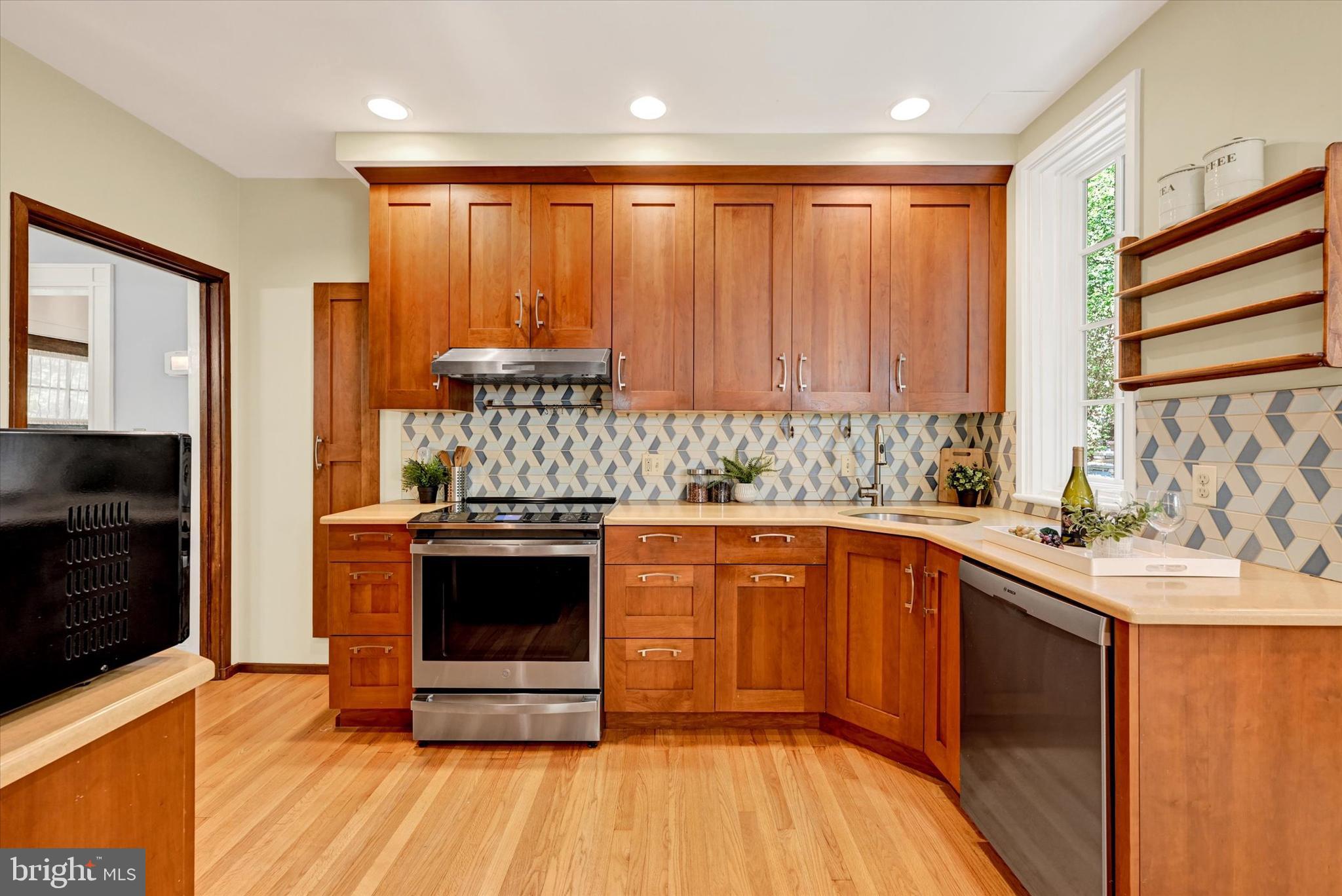 ROLAND PARK - Residential
