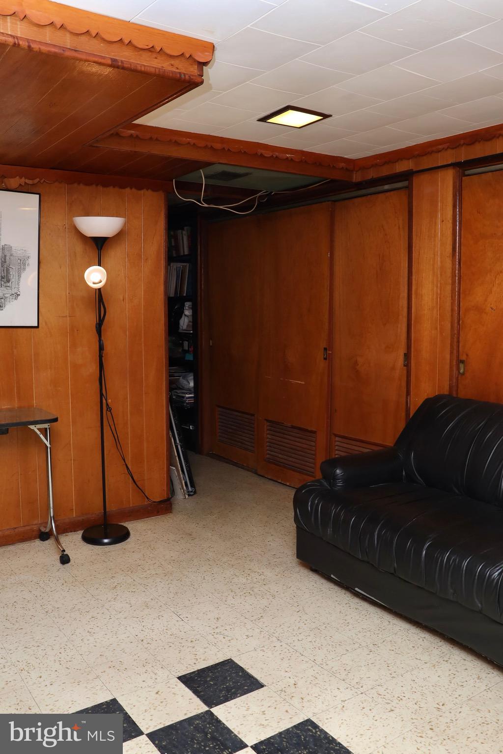 ELMWOOD PARK - Residential