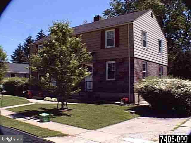 3 Bedroom Home-1 Full Bath shower/tub- Kitchen with ceramic tile floor-refrigerator-stove-Living Room and Dining Room with Stained wood floor-W/D hookup in basement-CAC-Gas heat-Devers Elementary-W Phila to R on Roosevelt-R on Kelly- NO SMOKING/NO DOGS-$850/mo- plus gas, electric, water, sewer & trash-Available November20thj