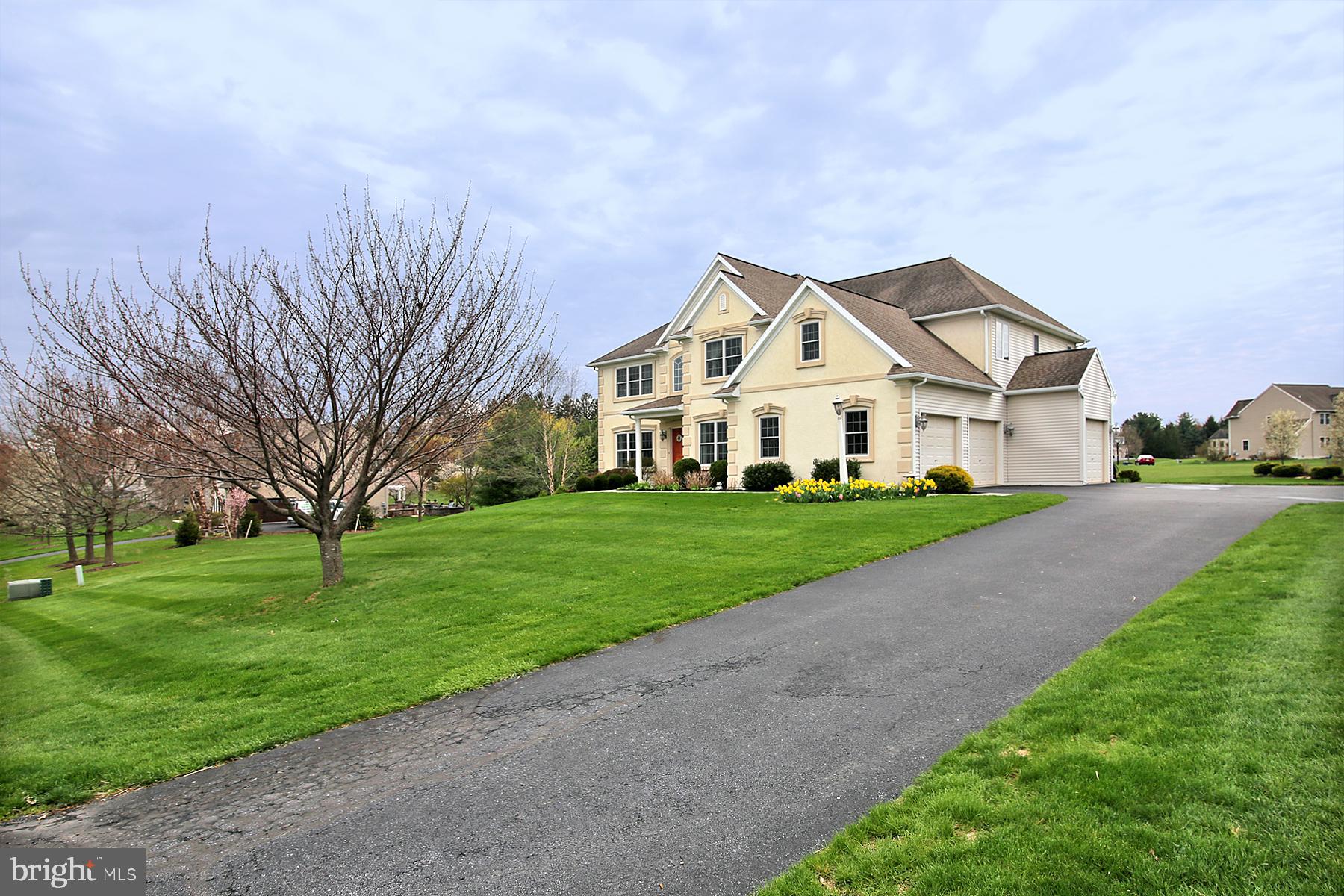 931 MEADOWOOD CIRCLE