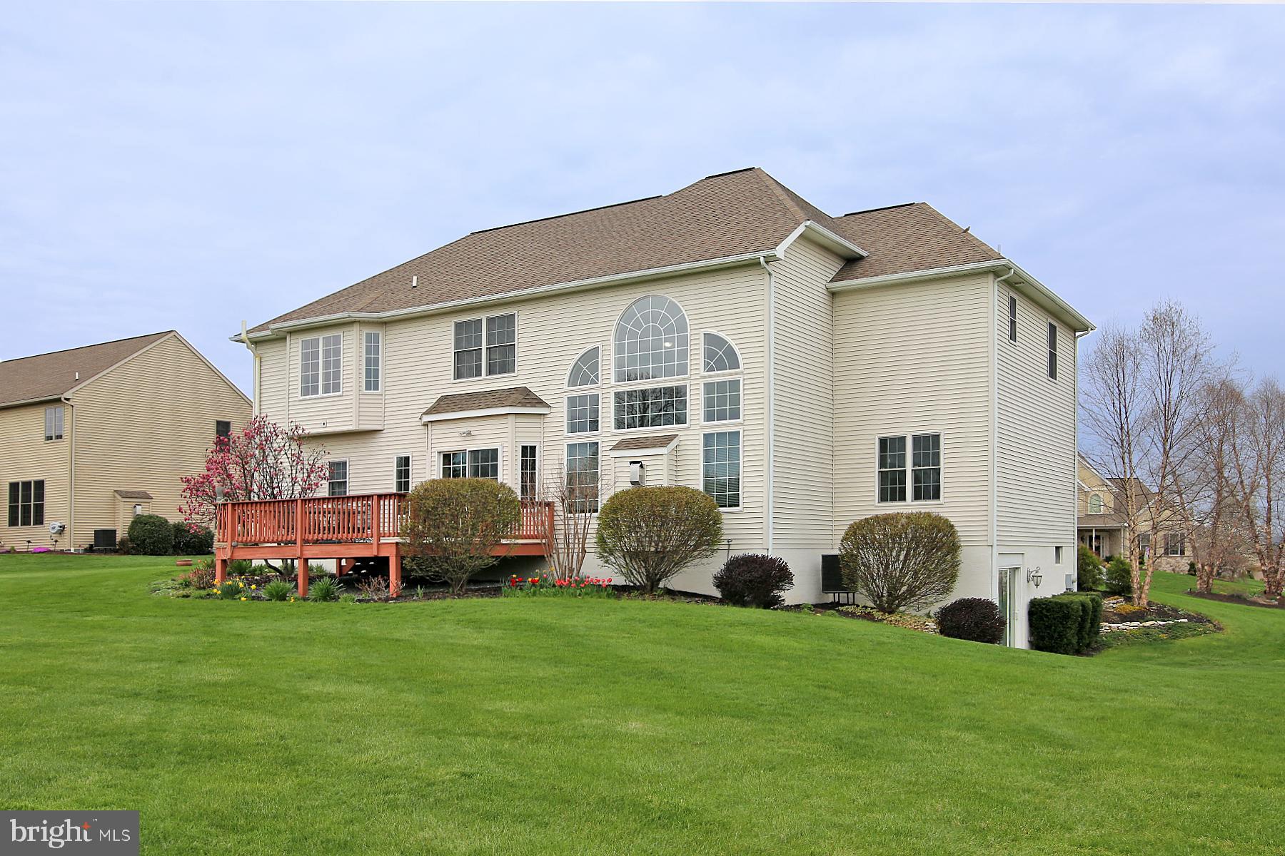 931 MEADOWOOD CIRCLE