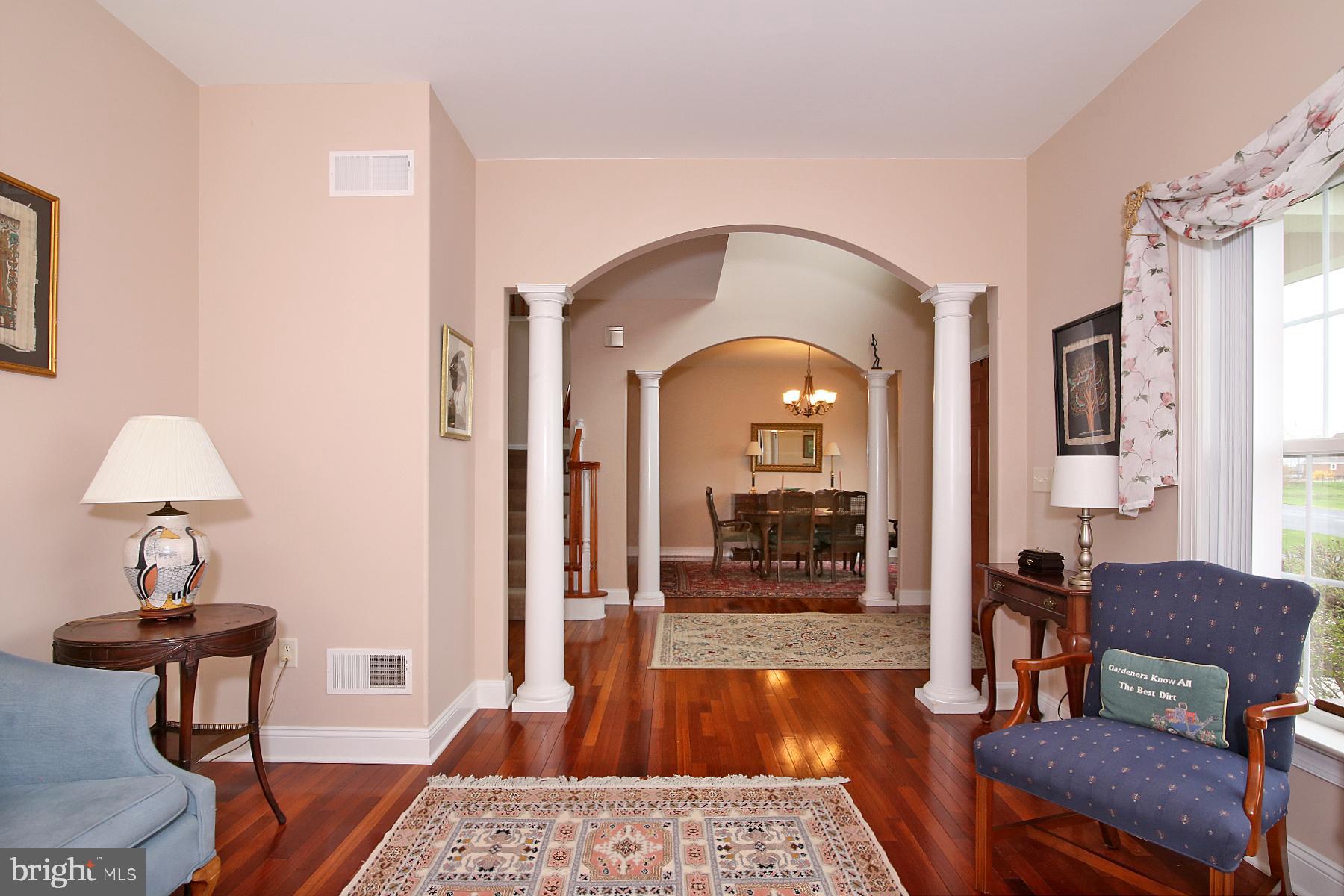 931 MEADOWOOD CIRCLE