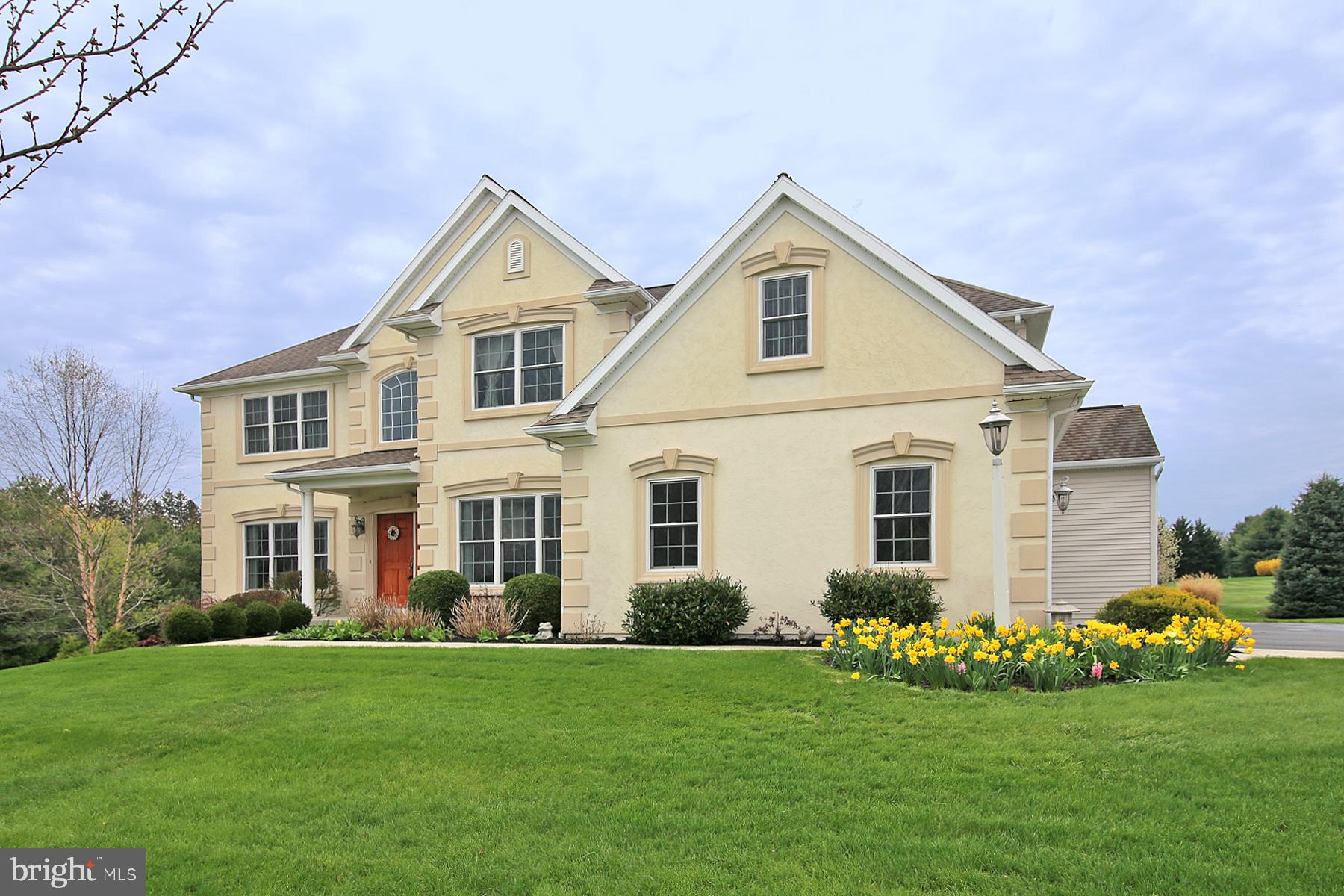 931 MEADOWOOD CIRCLE