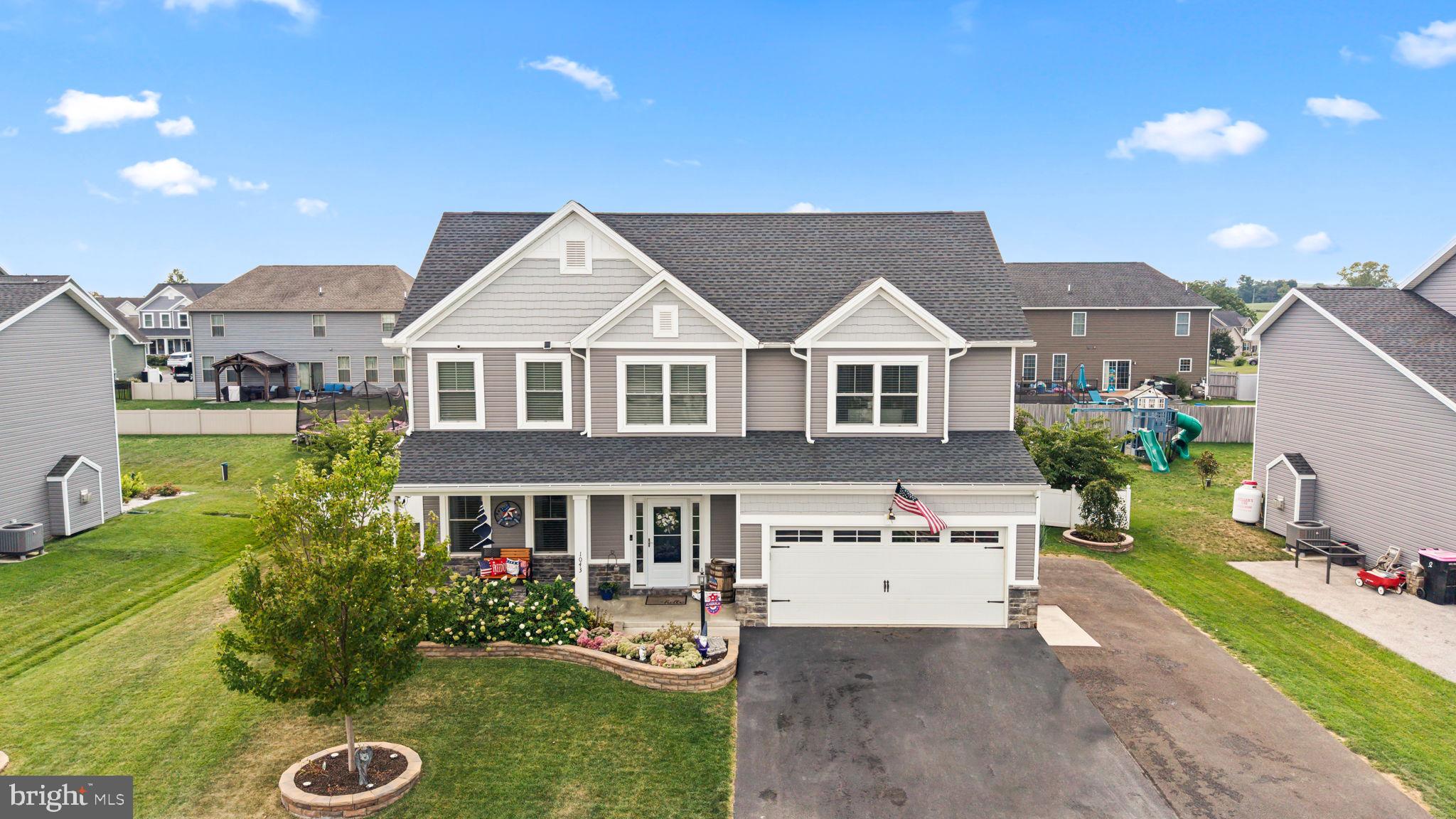 1043 EMILYS COURT