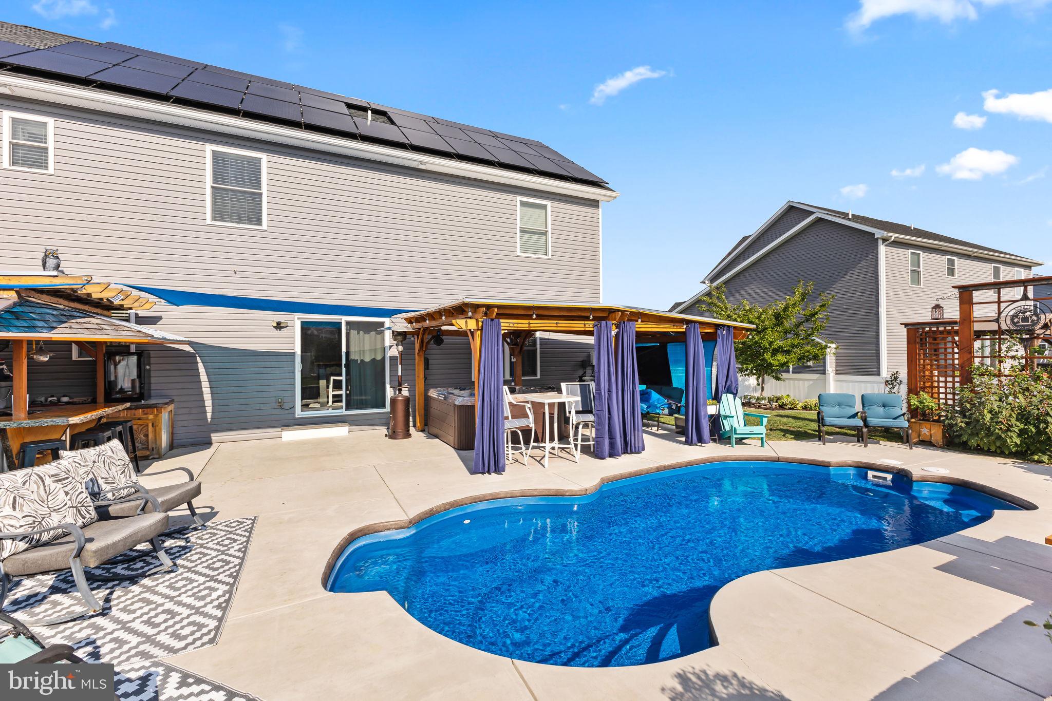 1043 EMILYS COURT