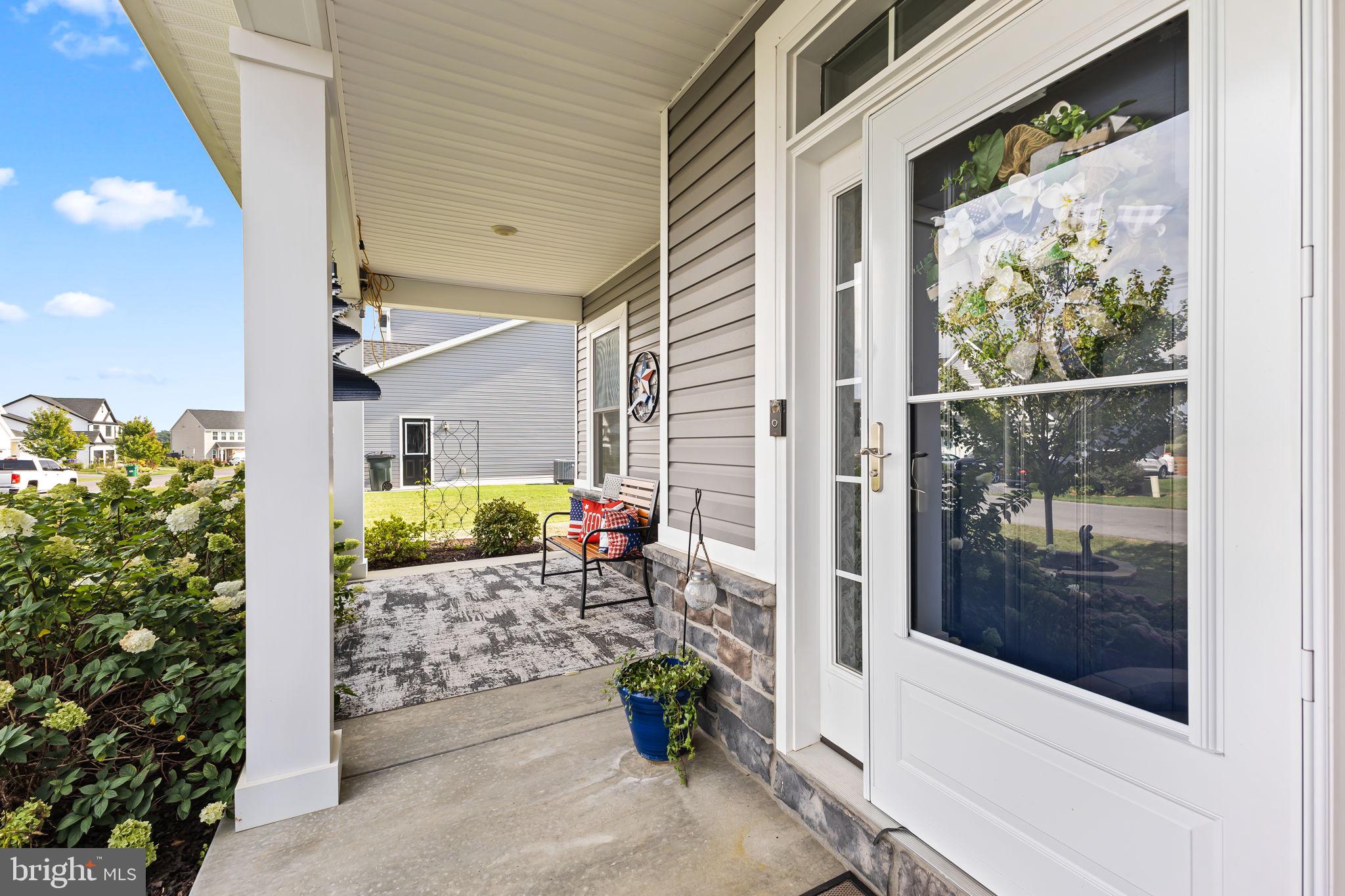 1043 EMILYS COURT