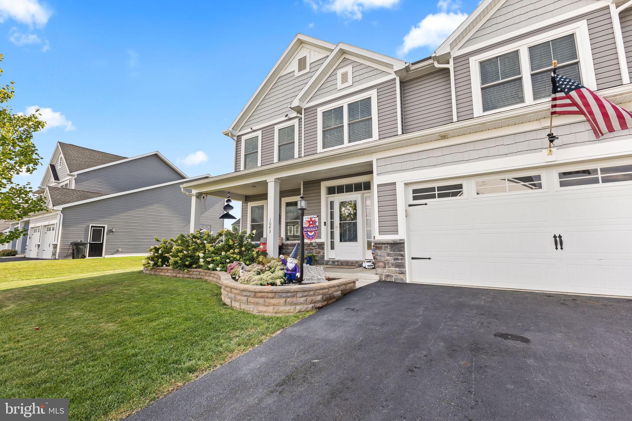 1043 EMILYS COURT