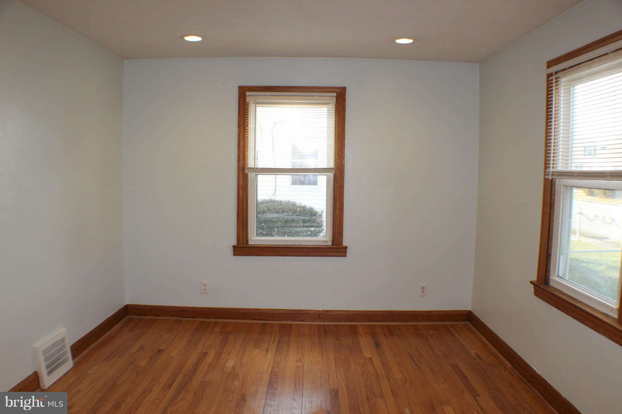 ESSEX - Residential Lease