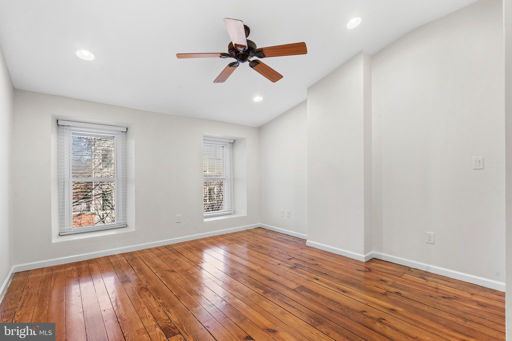 EAST FALLS - Residential