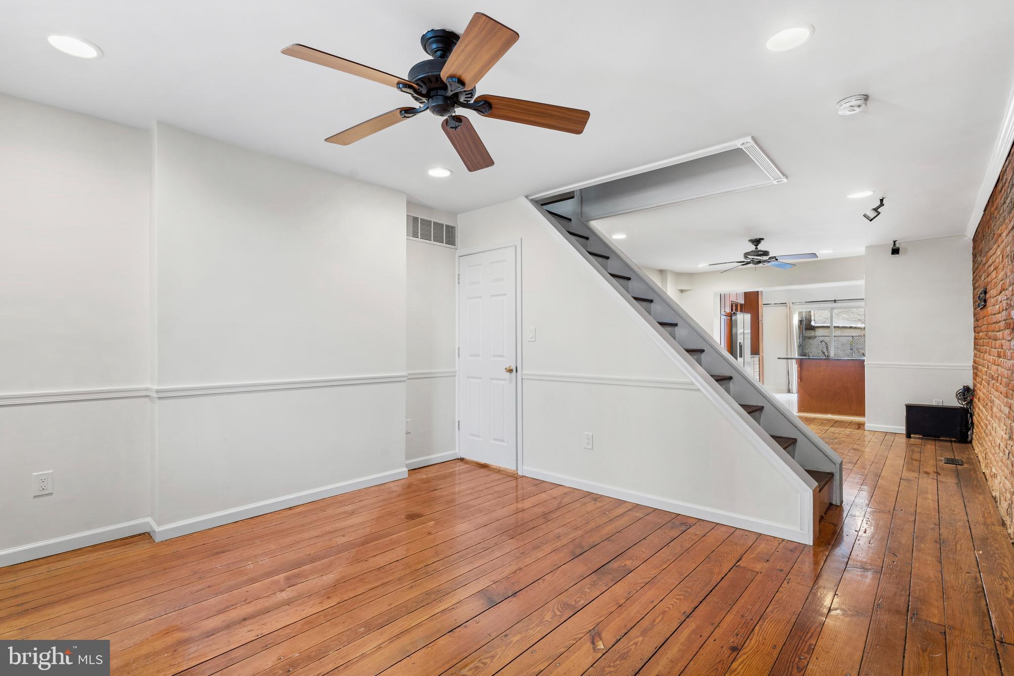 EAST FALLS - Residential