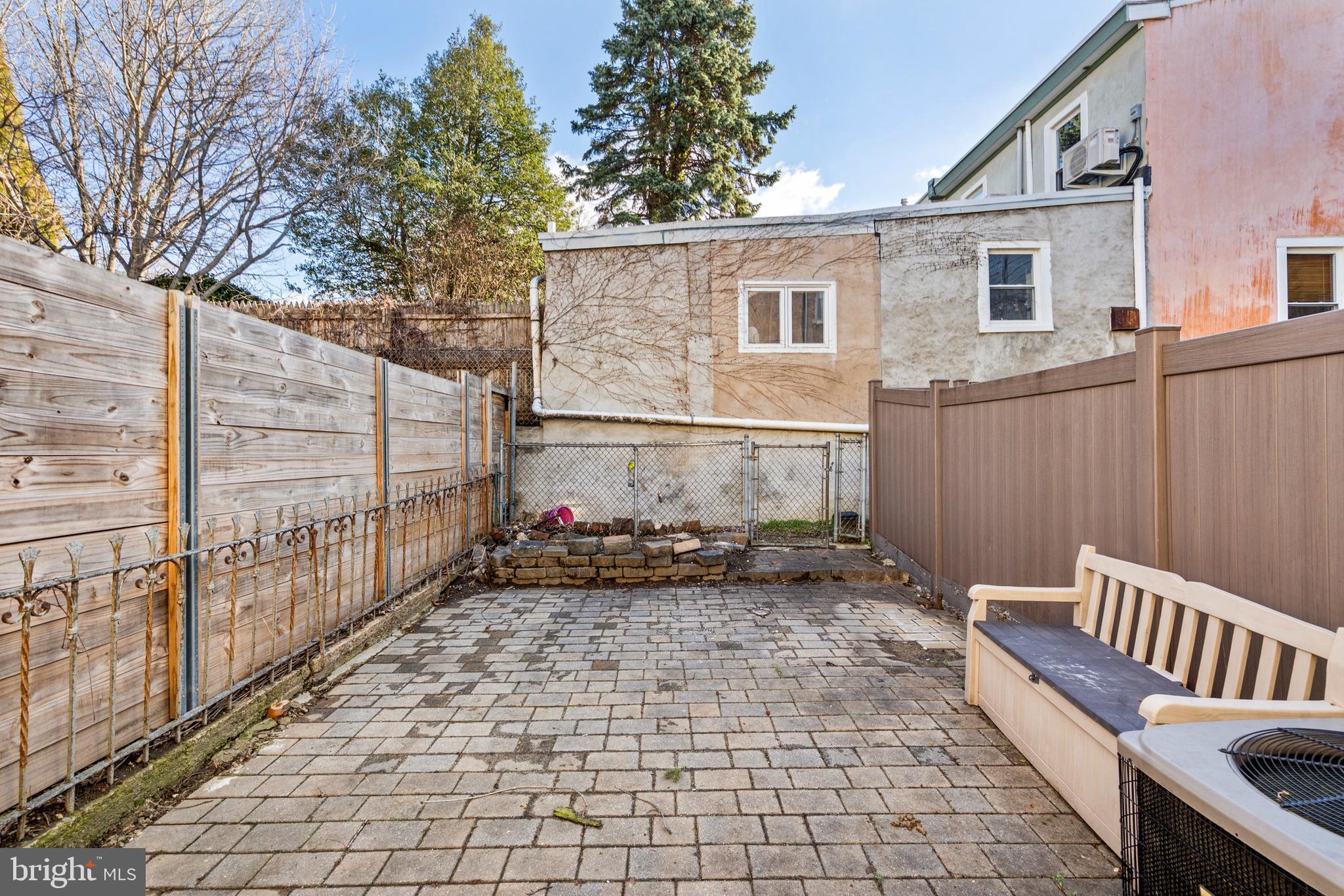 EAST FALLS - Residential