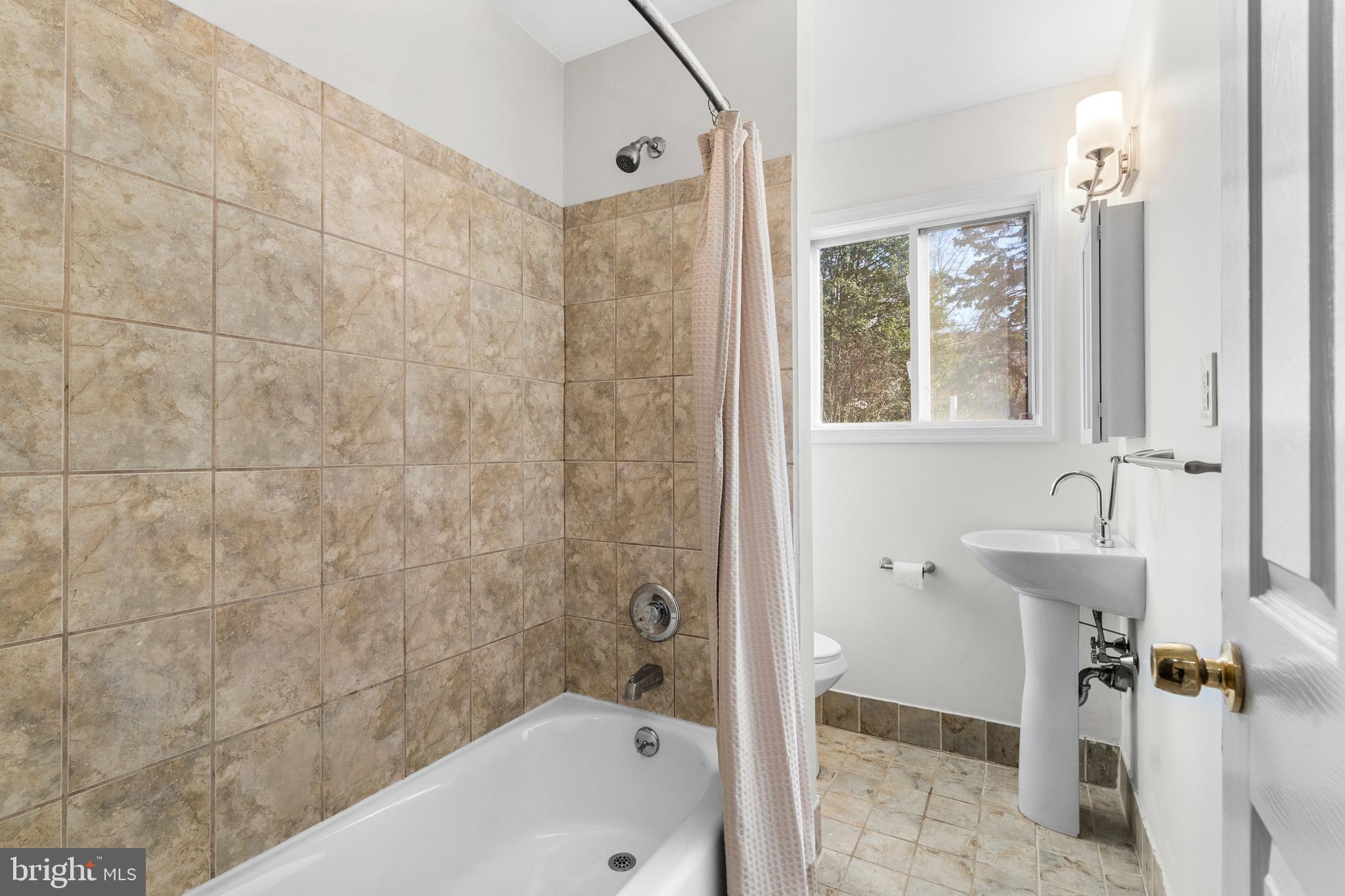 EAST FALLS - Residential