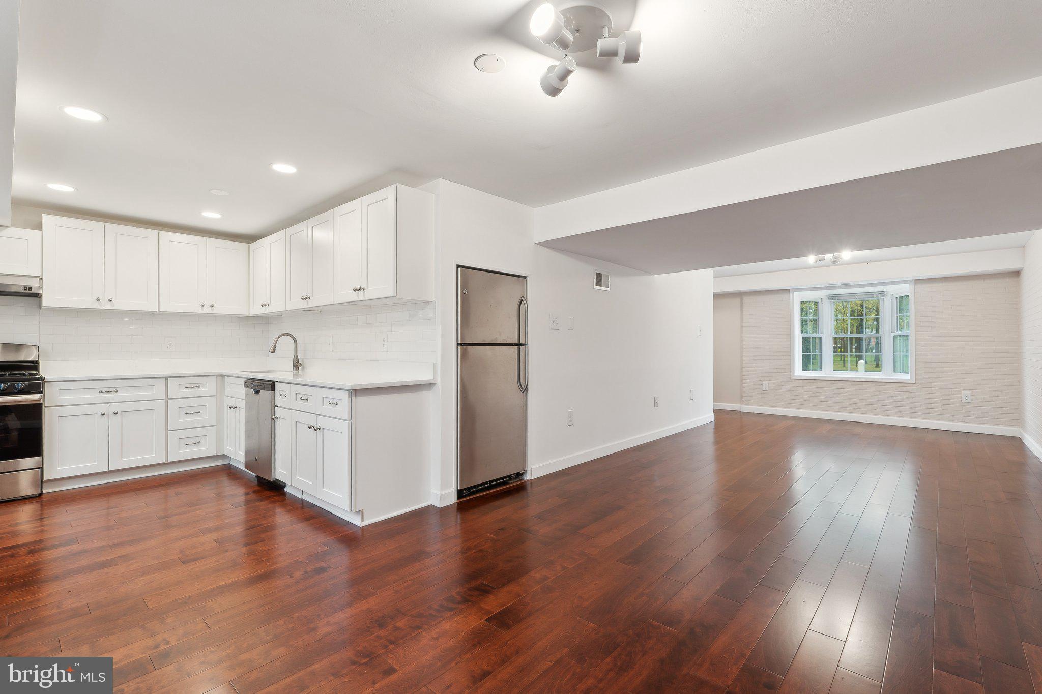 PINEWOOD LAKE - Residential Lease