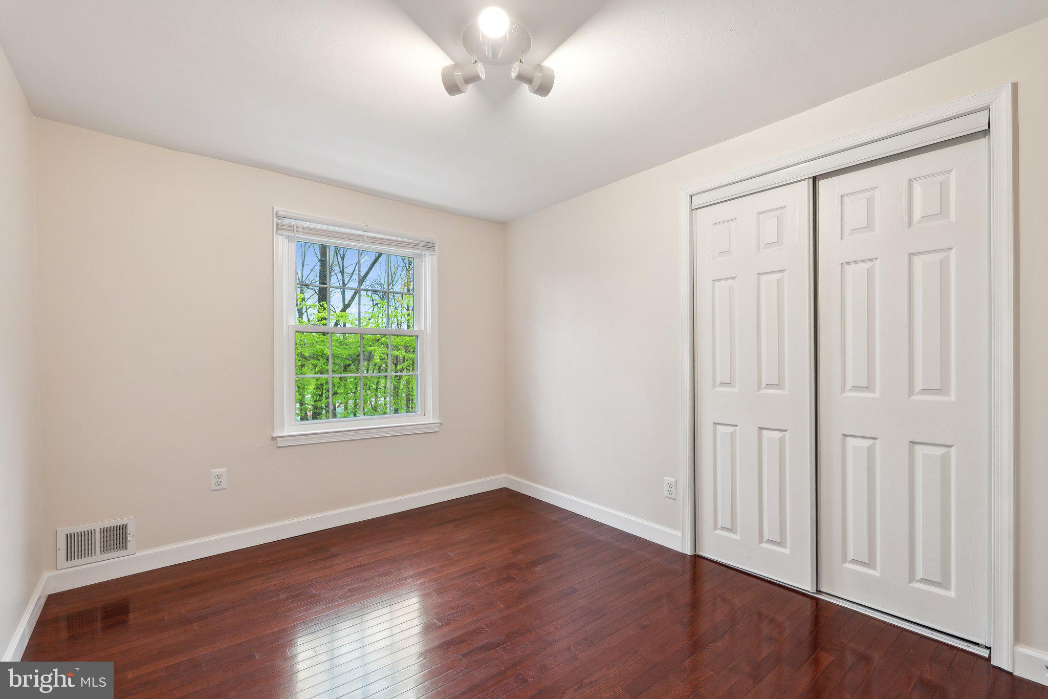 PINEWOOD LAKE - Residential Lease