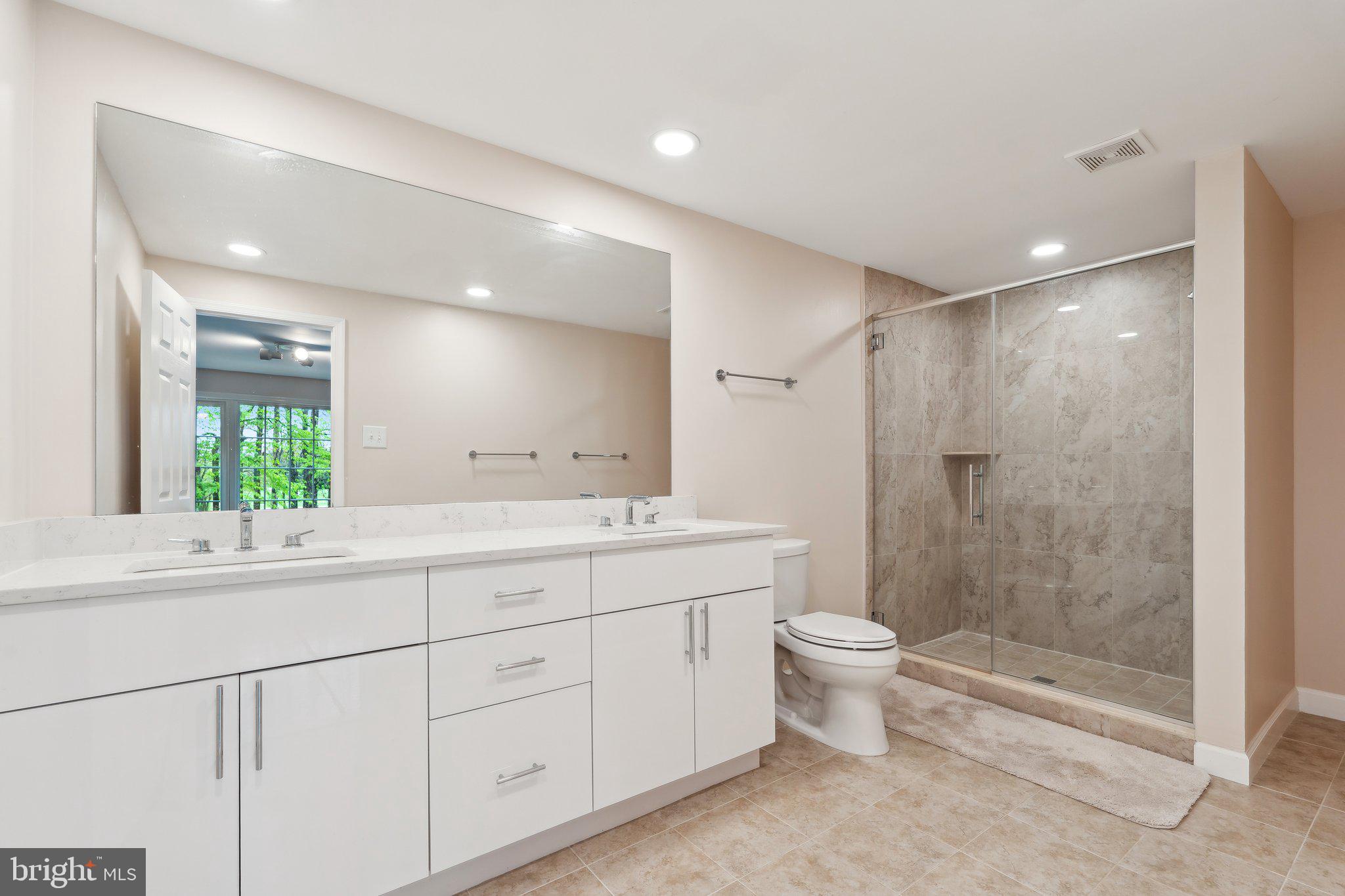 PINEWOOD LAKE - Residential Lease