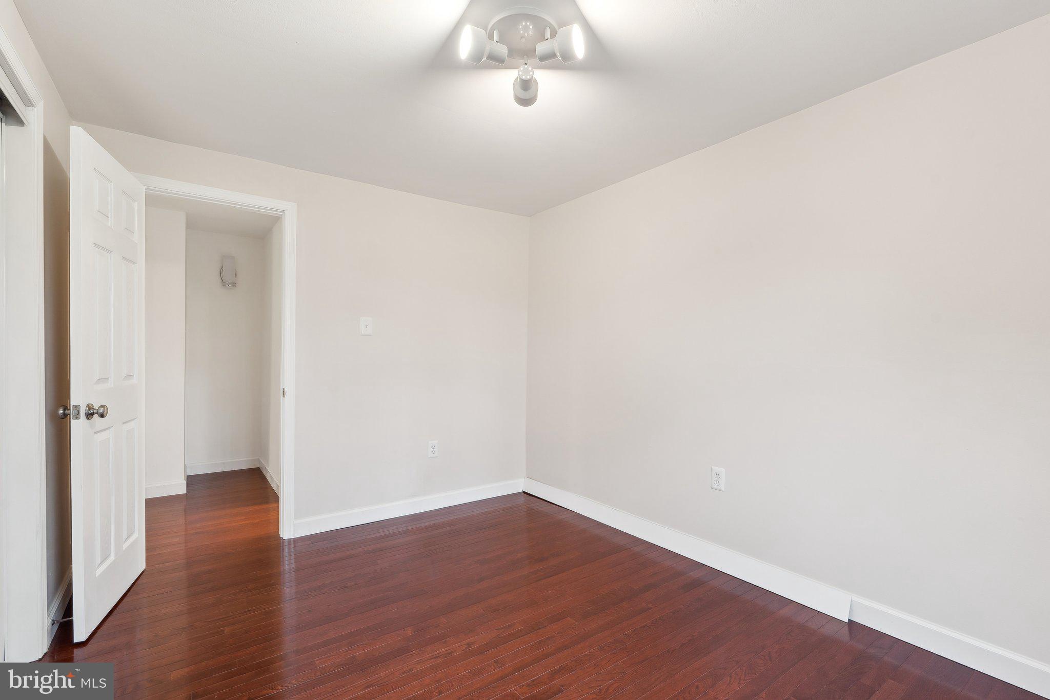 PINEWOOD LAKE - Residential Lease