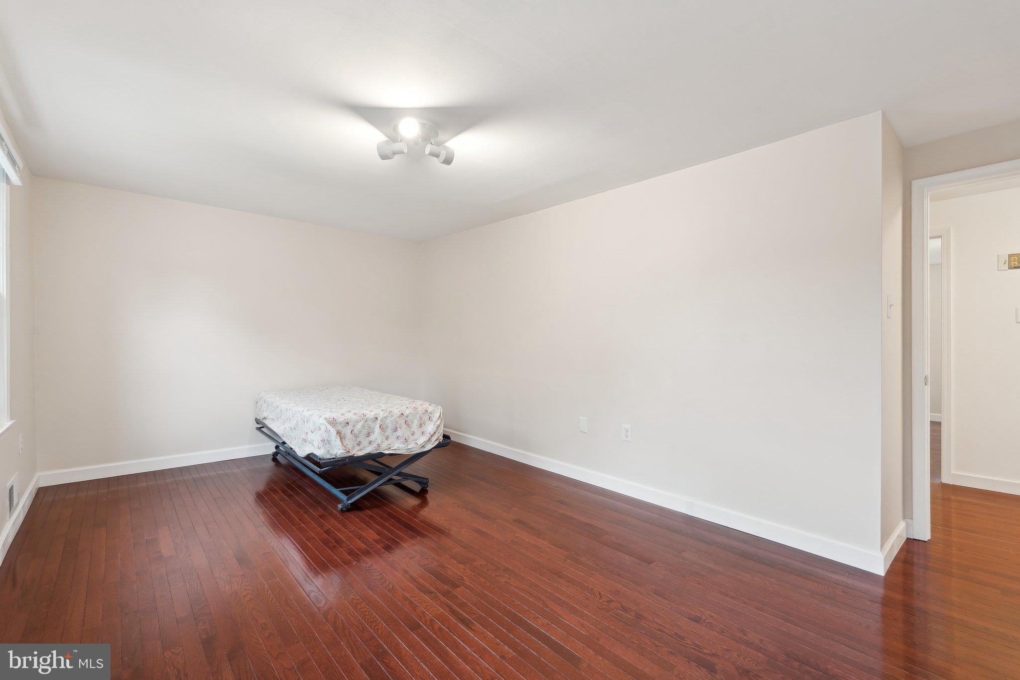 PINEWOOD LAKE - Residential Lease