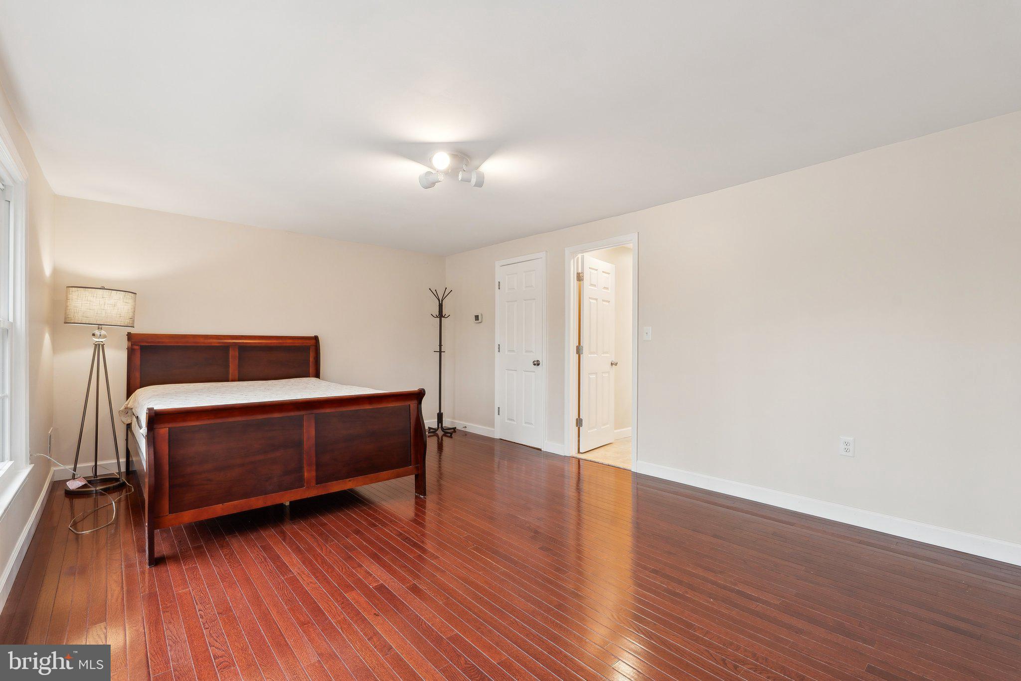 PINEWOOD LAKE - Residential Lease